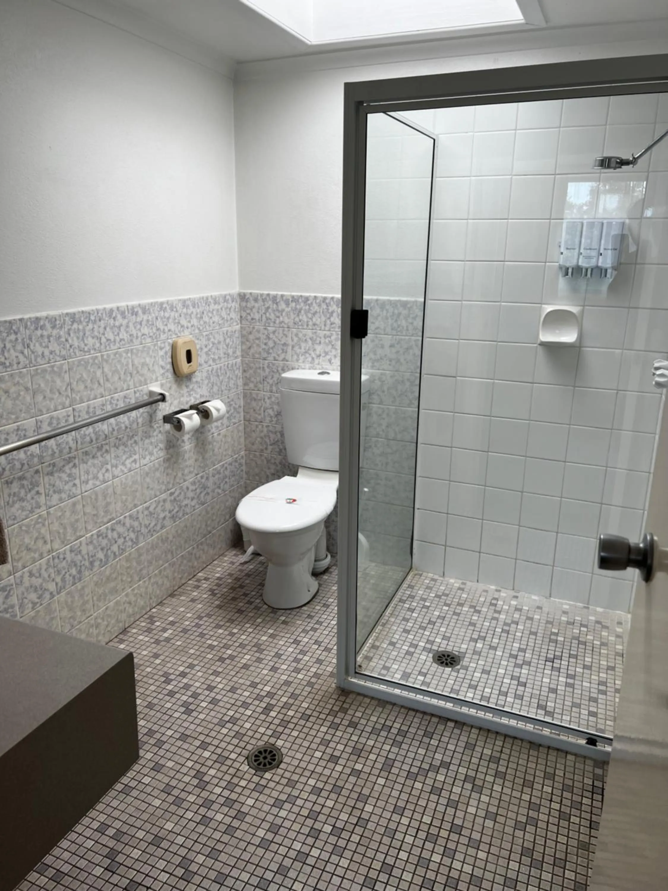 Bathroom in Y Motels Gympie