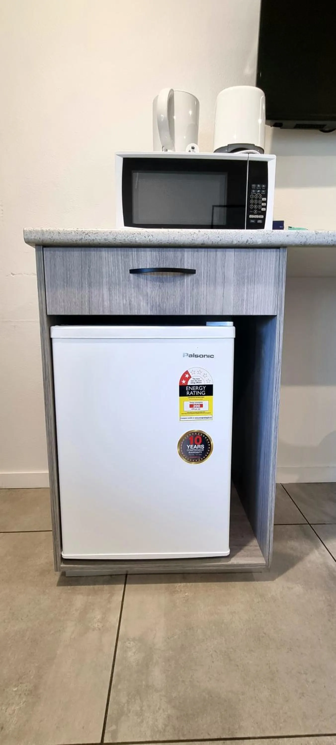 Coffee/tea facilities in Y Motels Gympie