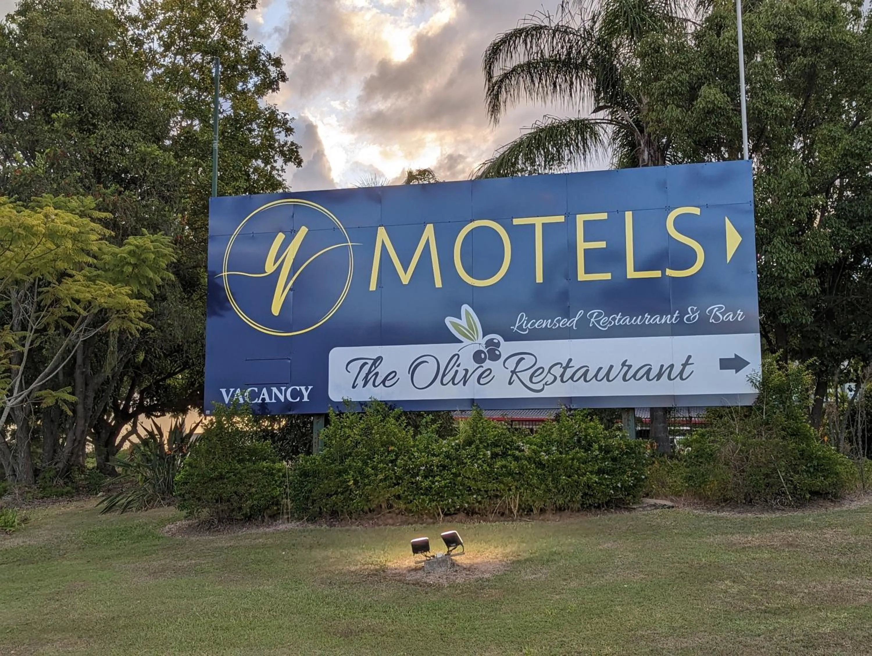 Property building in Y Motels Gympie