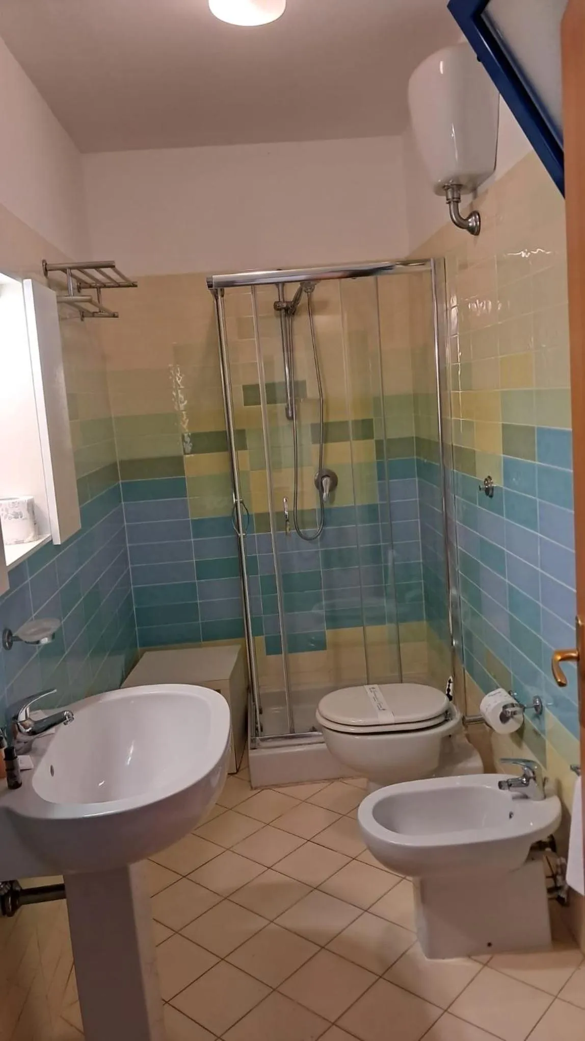 Shower in Regent Beachotel