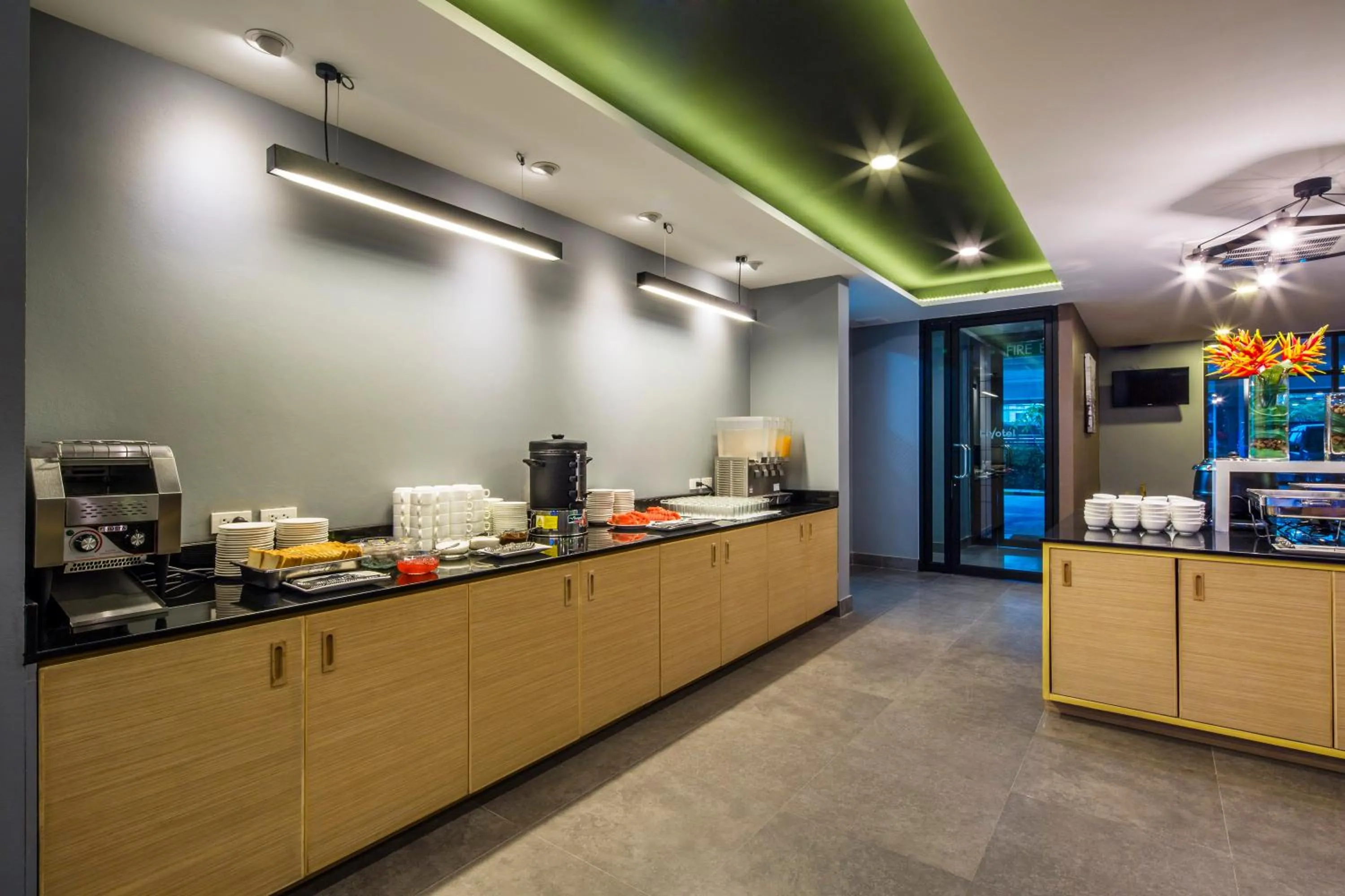 Restaurant/places to eat in Livotel Hotel Kaset Nawamin Bangkok