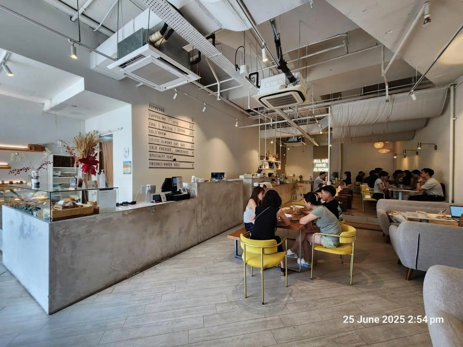 Restaurant/places to eat in Alocassia Serviced Apartments