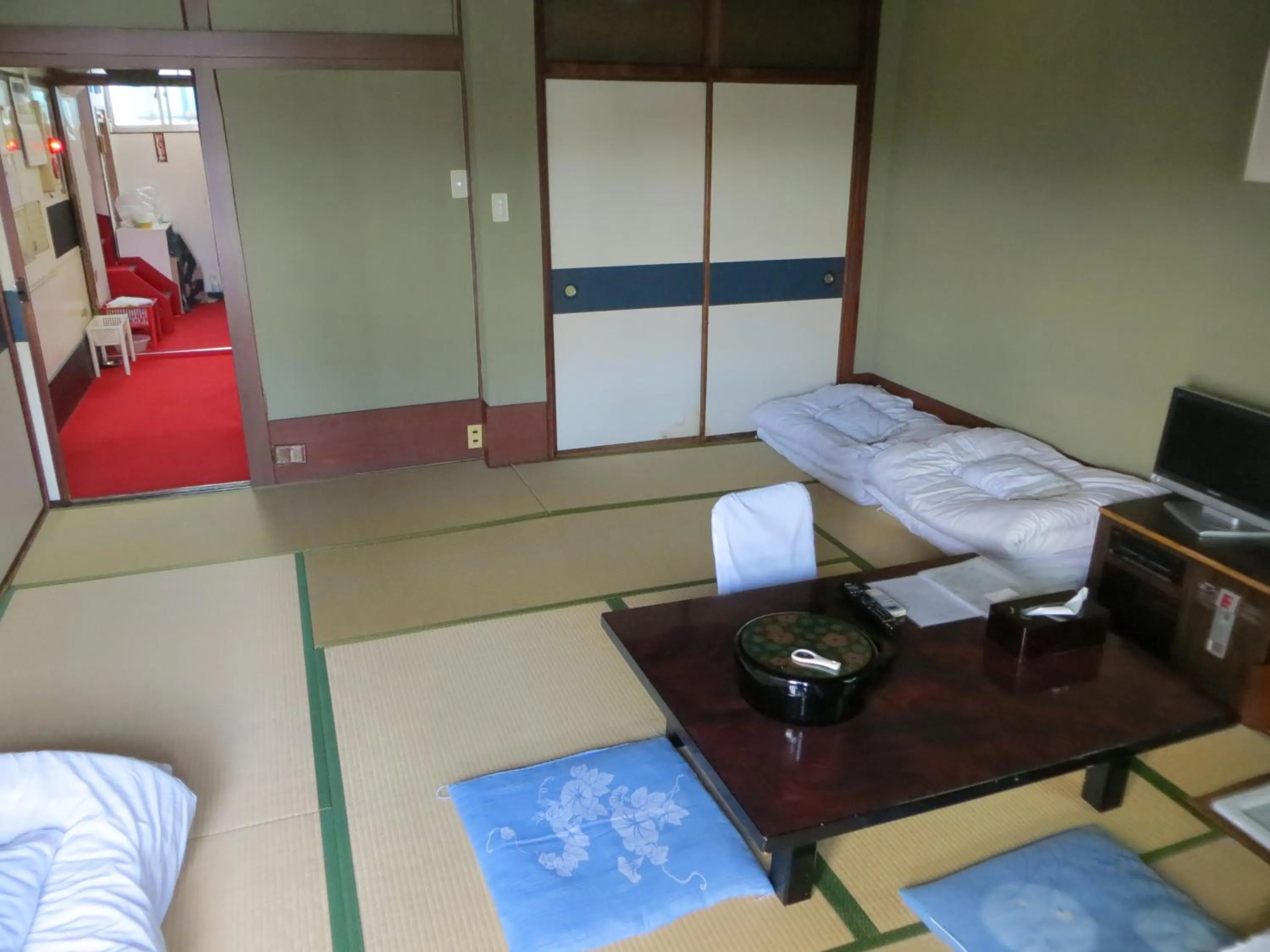 Property building, Bed in Komecho Ryokan