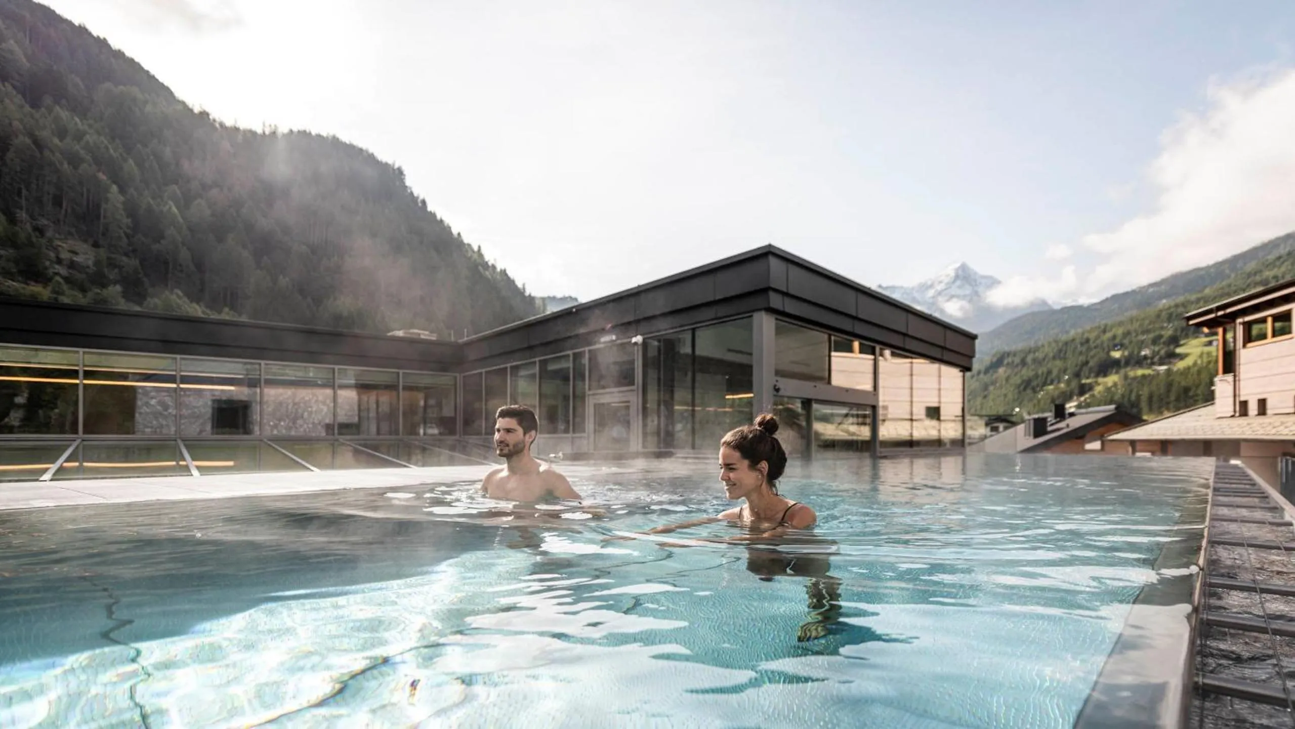 Pool view in die berge lifestyle-hotel Sölden