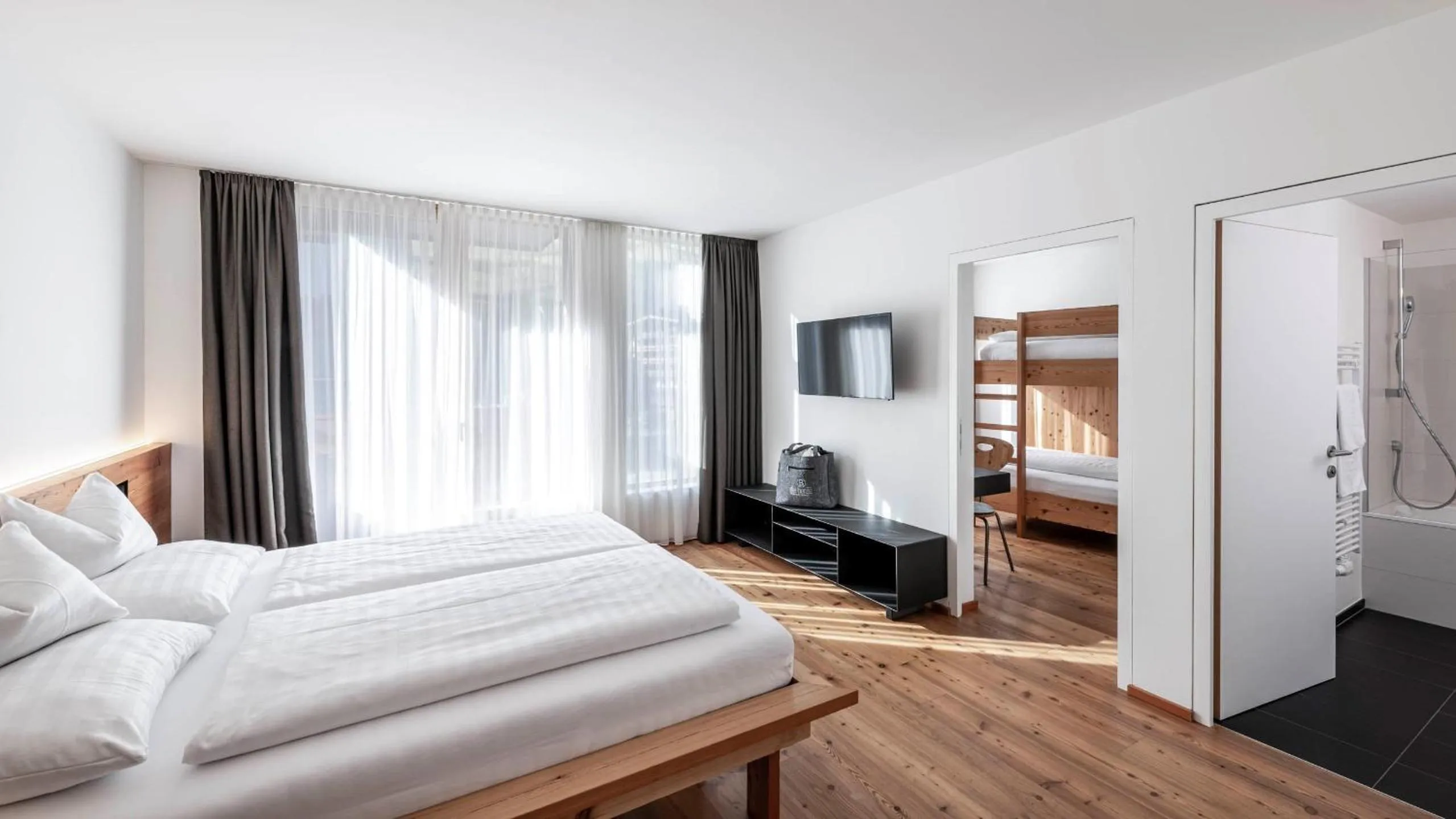 Photo of the whole room, Bed in die berge lifestyle-hotel Sölden