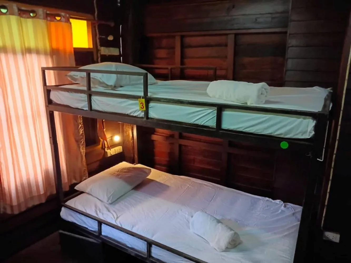 Bed in 8-Bed Dormitory Room in Collection O Baan Elephant Home