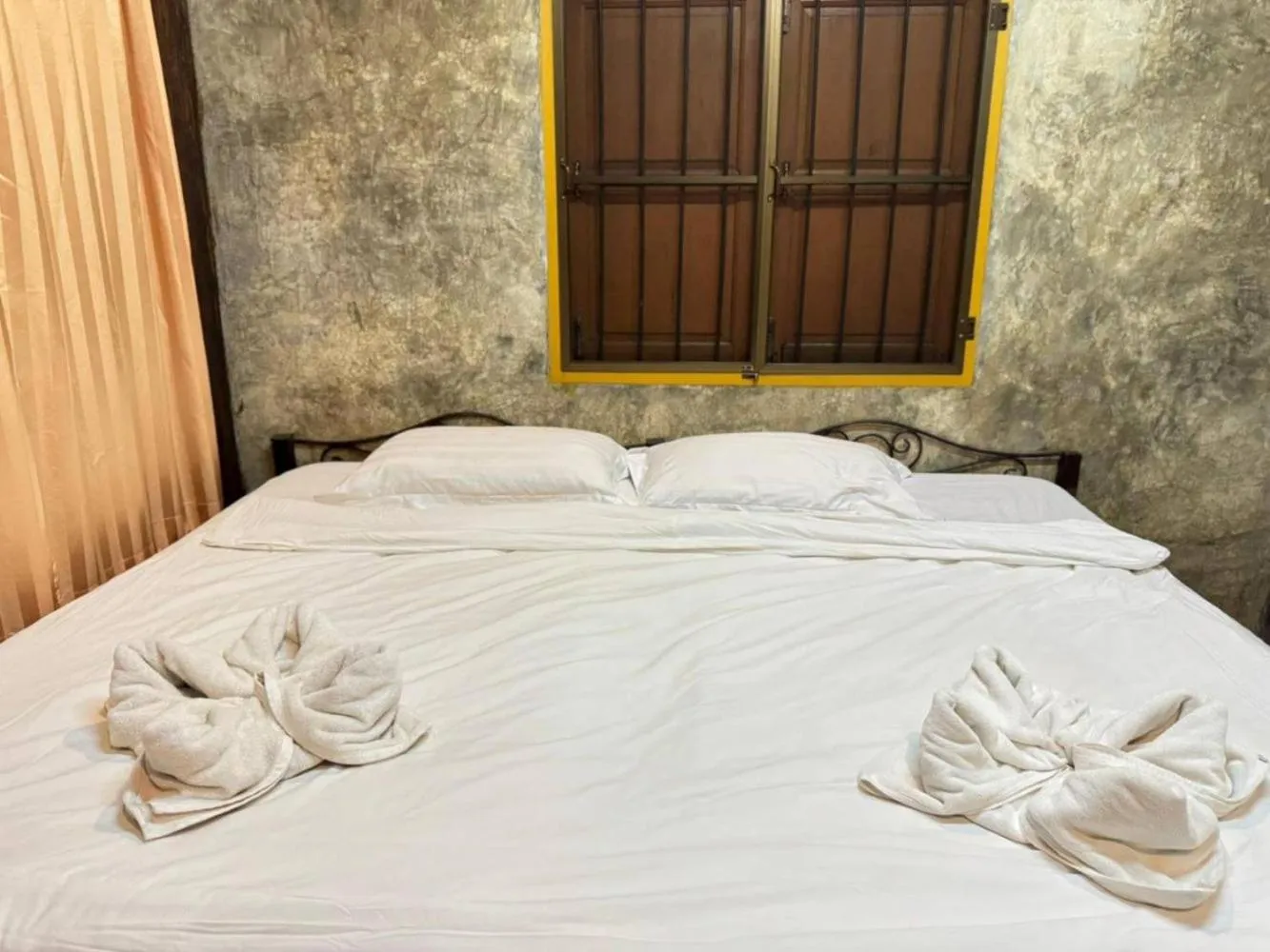 Double Room with Shared Bathroom in Collection O Baan Elephant Home