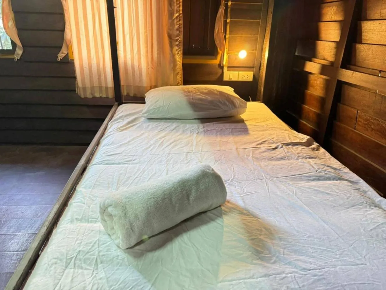 Bed in 6-Bed Female Dormitory Room in Collection O Baan Elephant Home