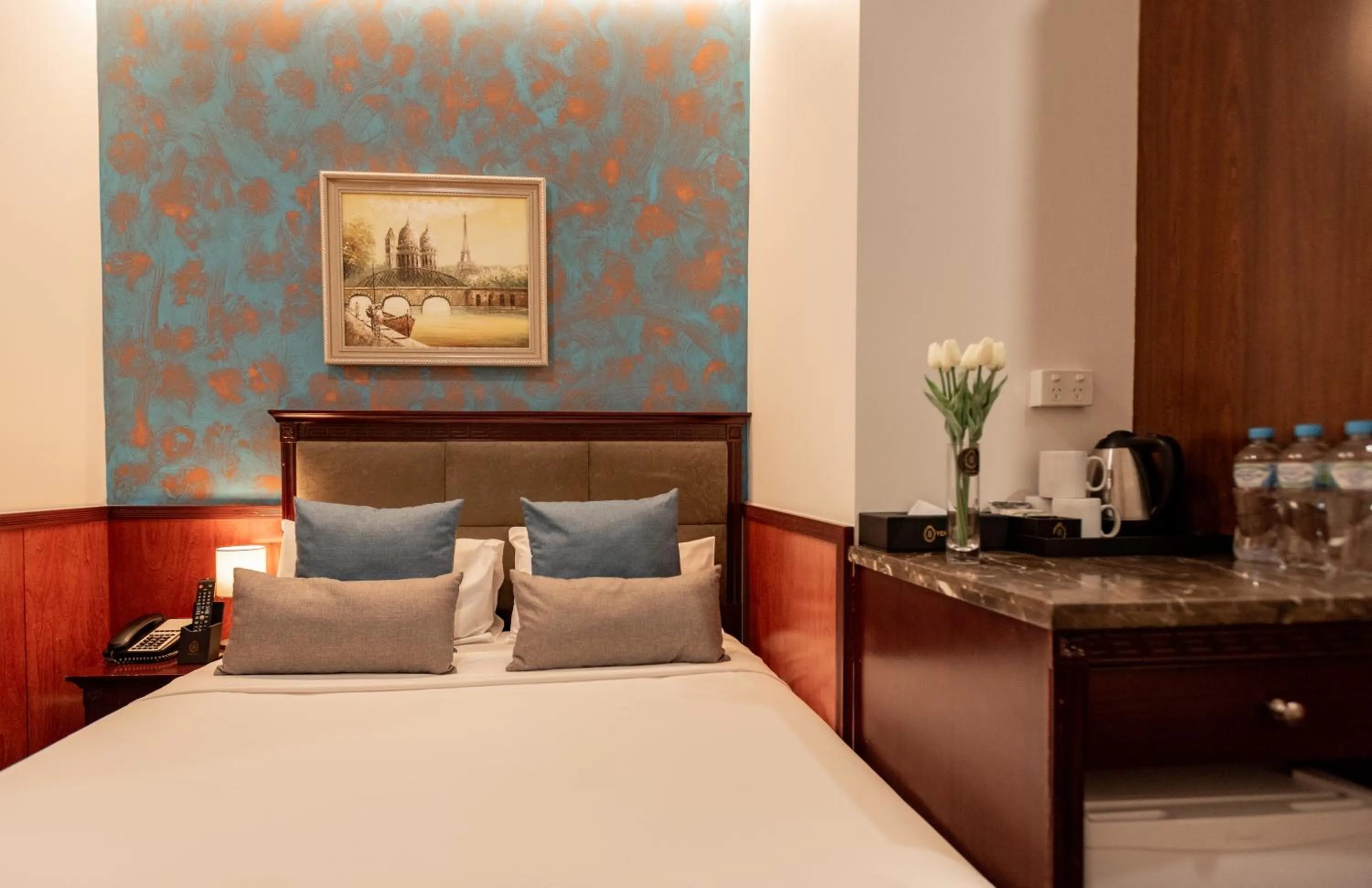 Bed in YEHS Hotel Sydney CBD