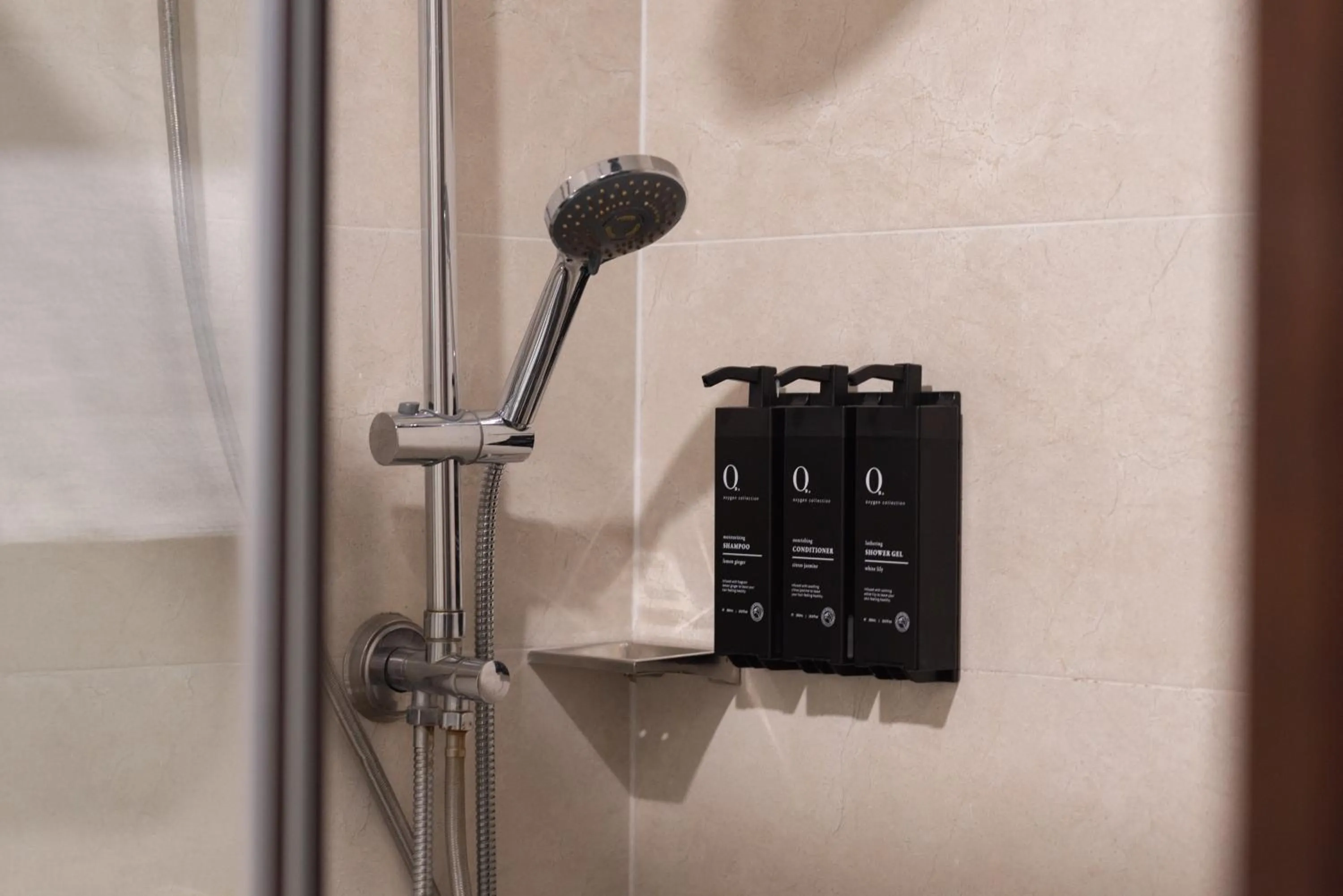 Shower in YEHS Hotel Sydney CBD