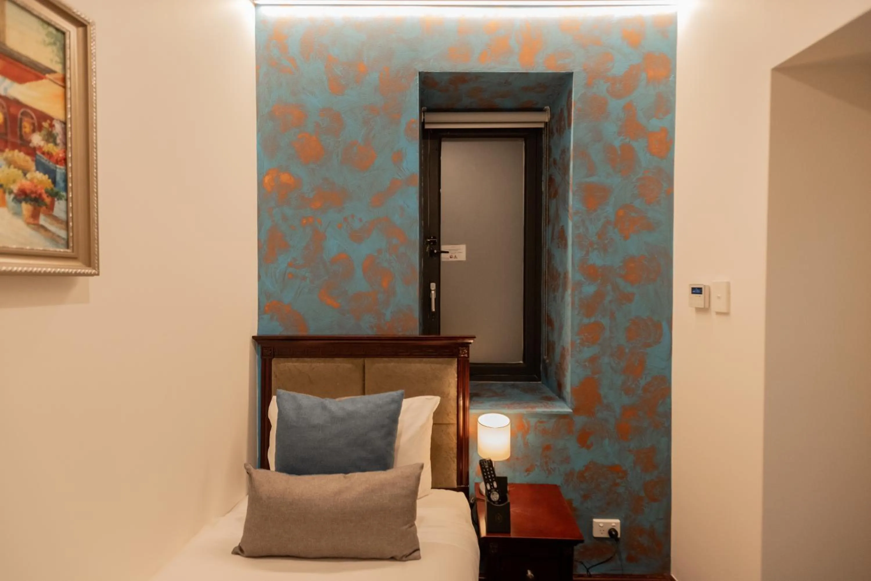 Bed in YEHS Hotel Sydney CBD