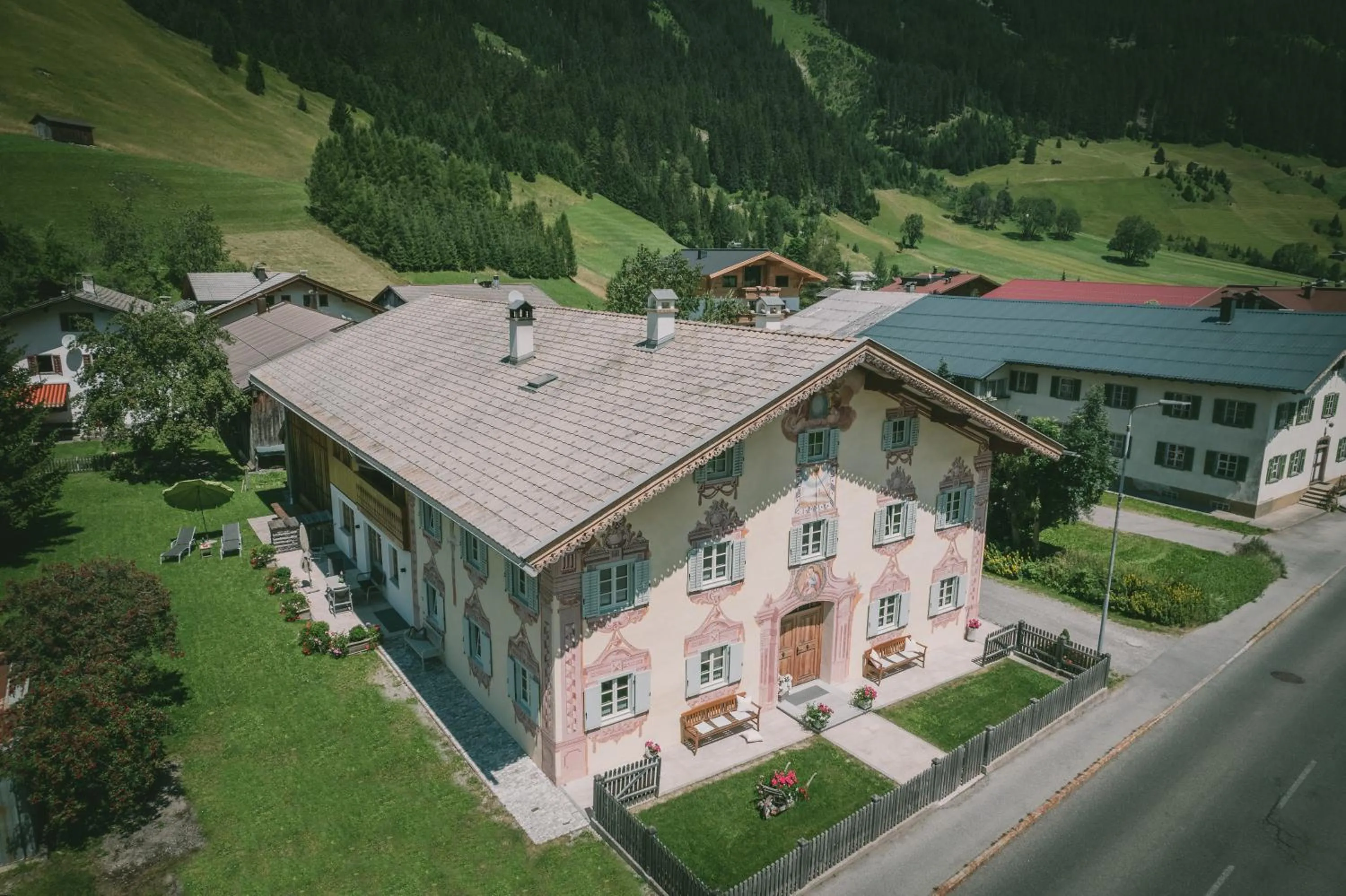 Property building in Residenz 111