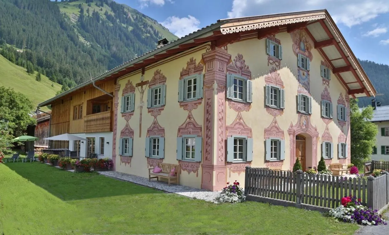 Property building in Residenz 111