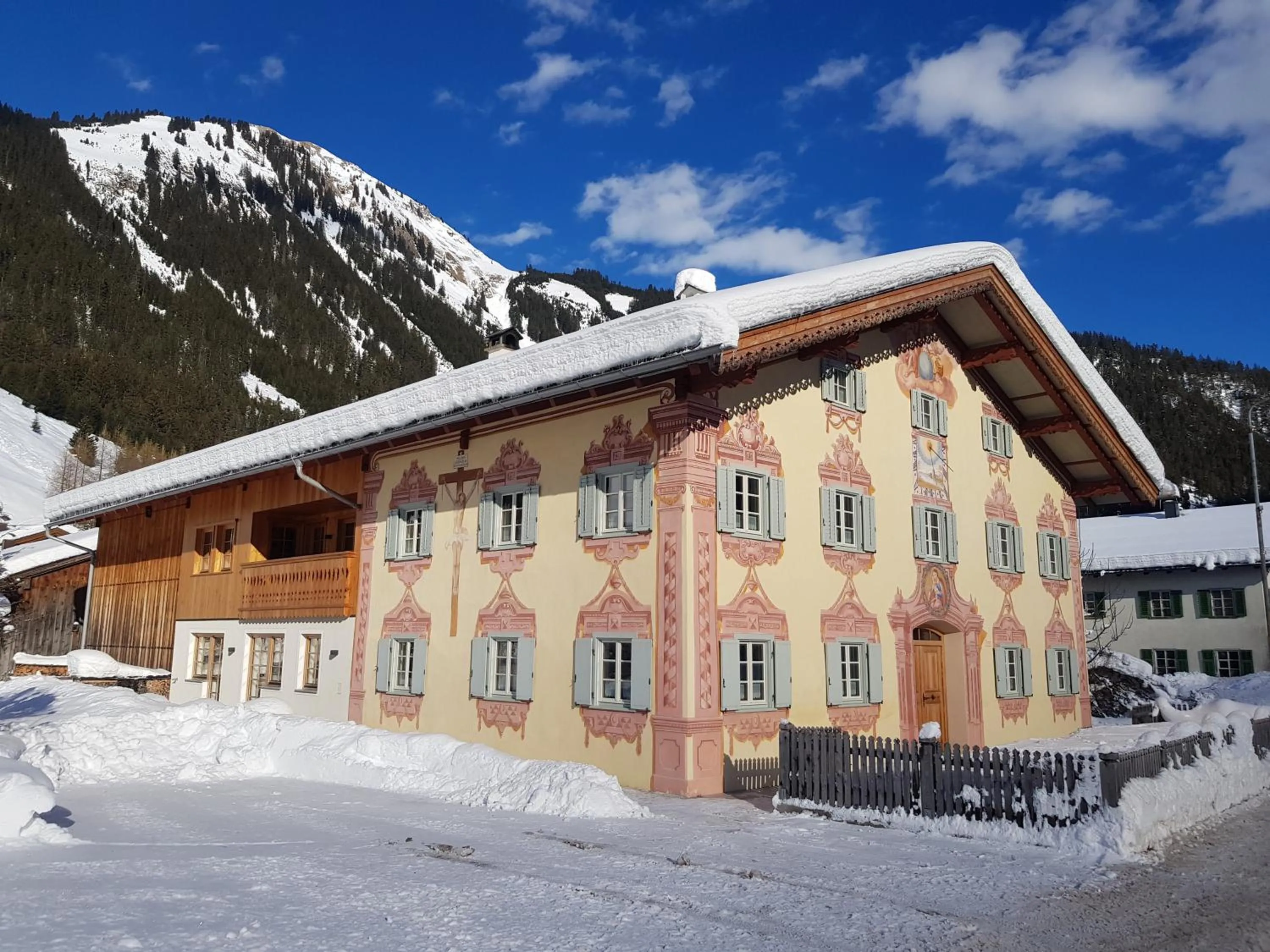 Property building in Residenz 111
