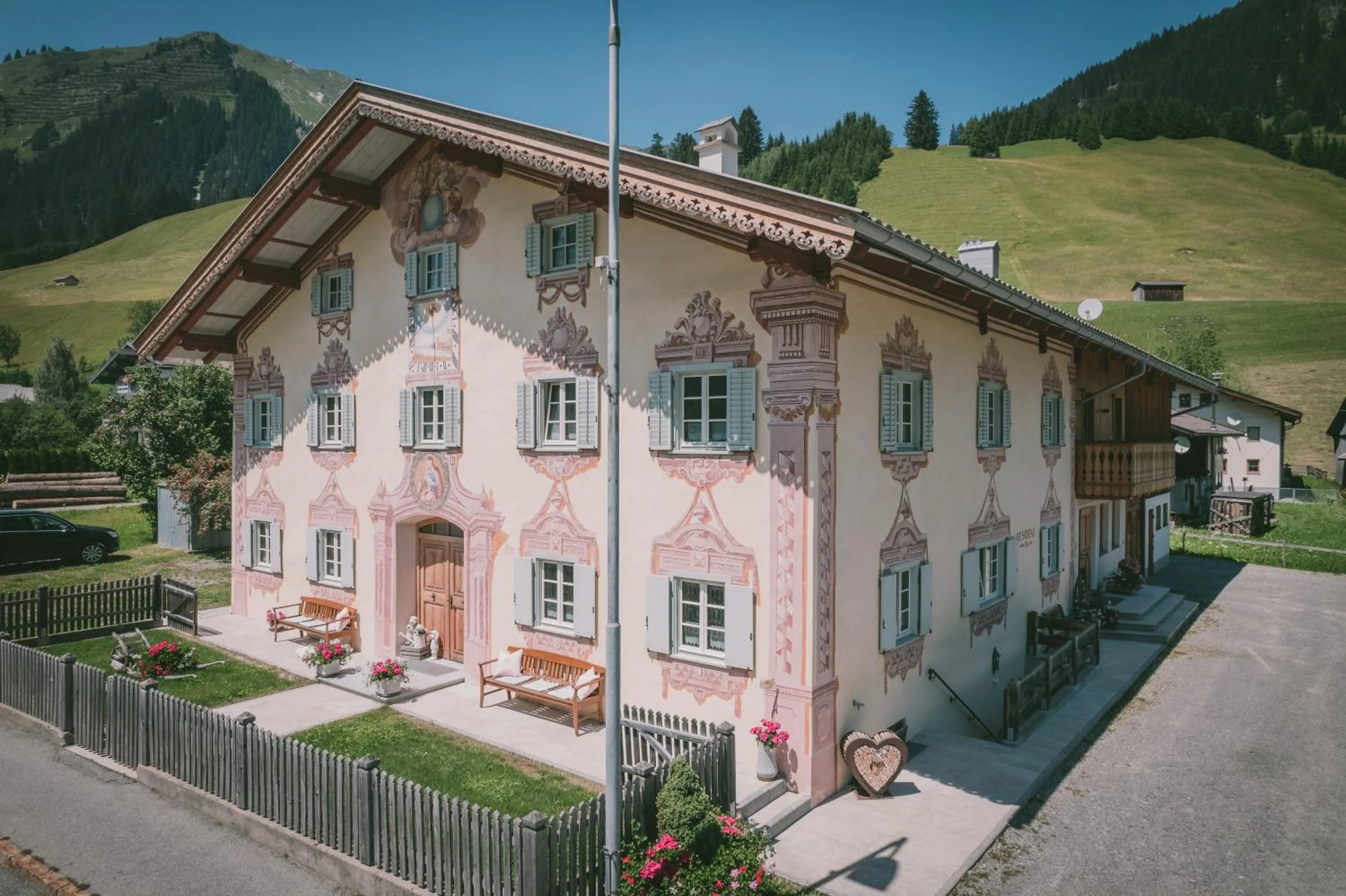 Property building in Residenz 111
