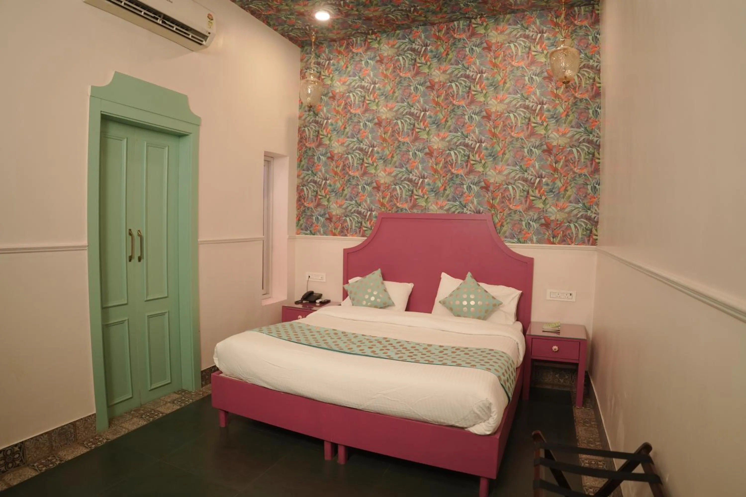 Photo of the whole room, Bed in Artistik Abode by Stay Banaras