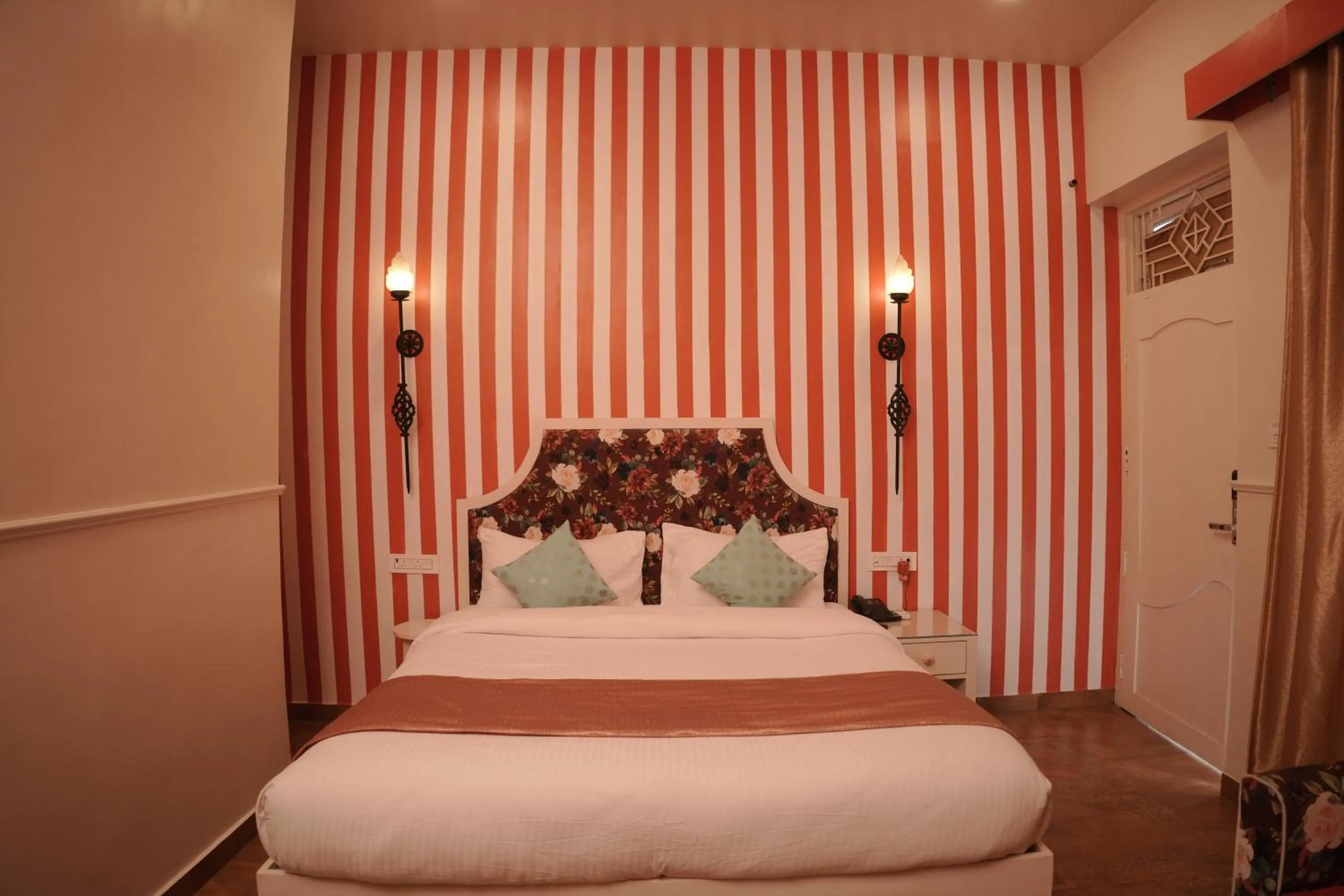 Photo of the whole room, Bed in Artistik Abode by Stay Banaras