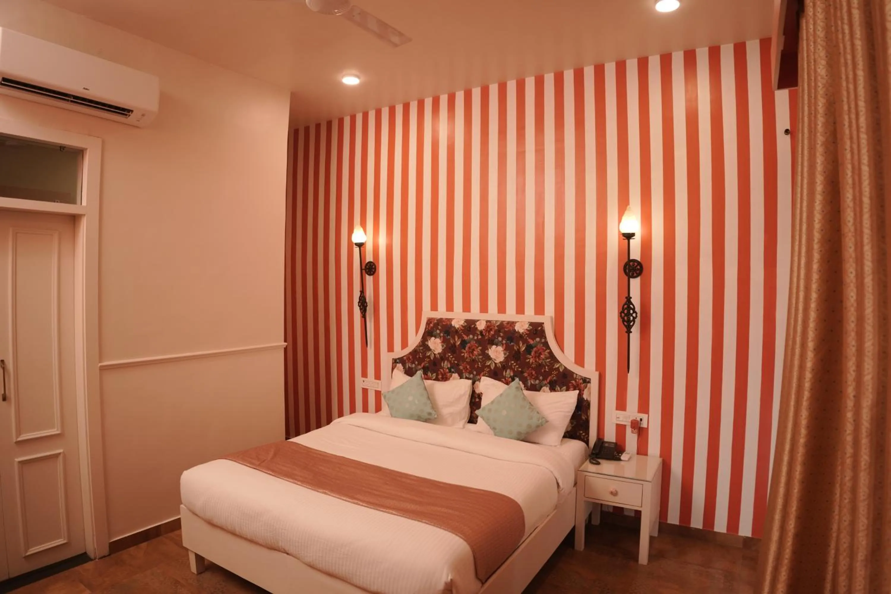 Photo of the whole room, Bed in Artistik Abode by Stay Banaras