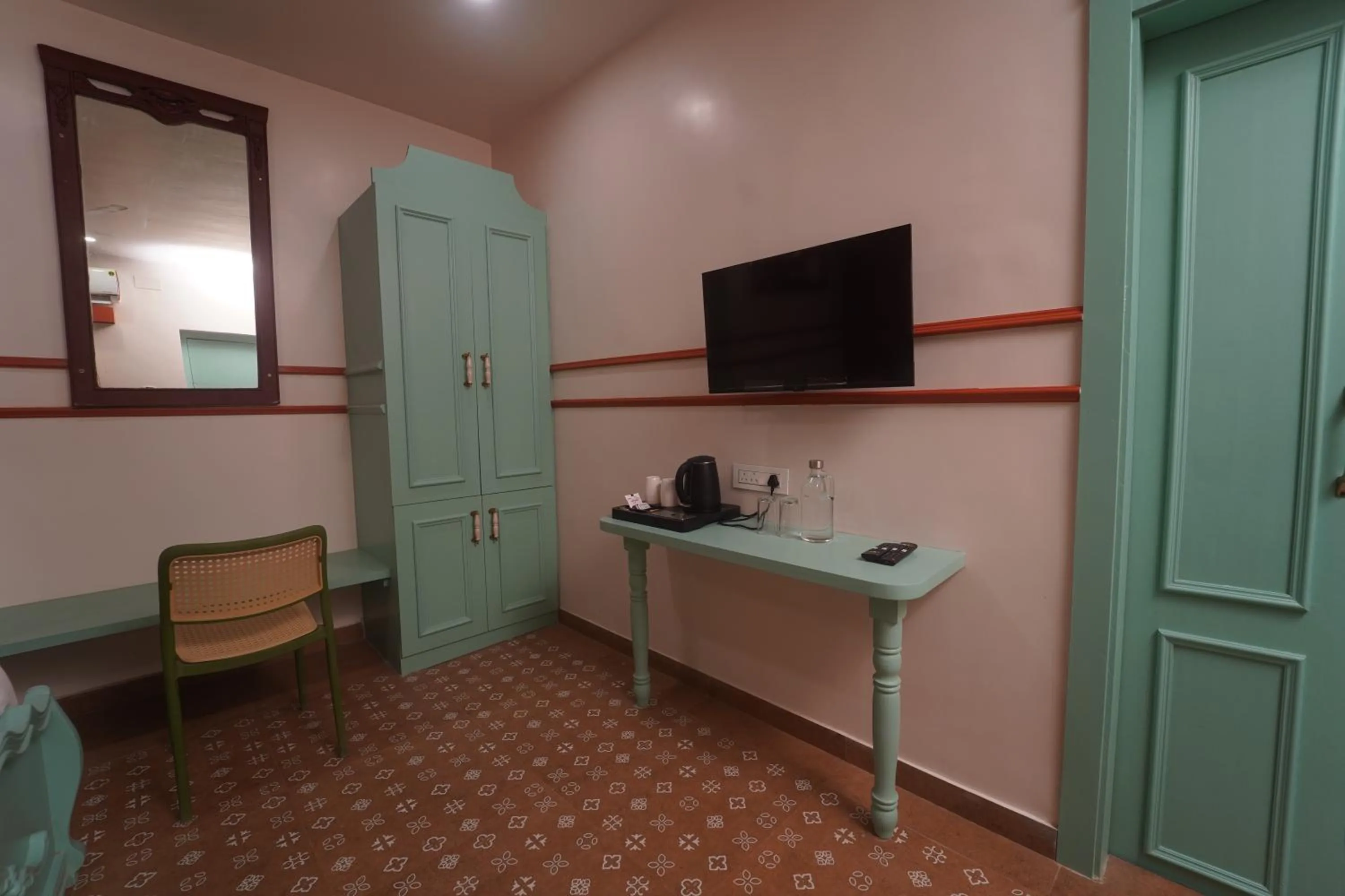 TV and multimedia in Artistik Abode by Stay Banaras