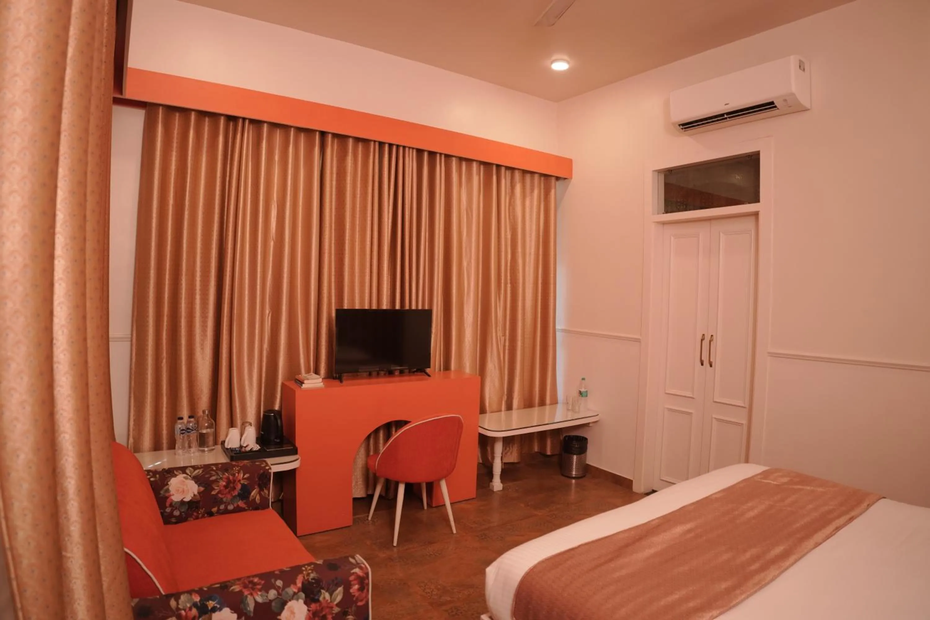 TV and multimedia, Bed in Artistik Abode by Stay Banaras