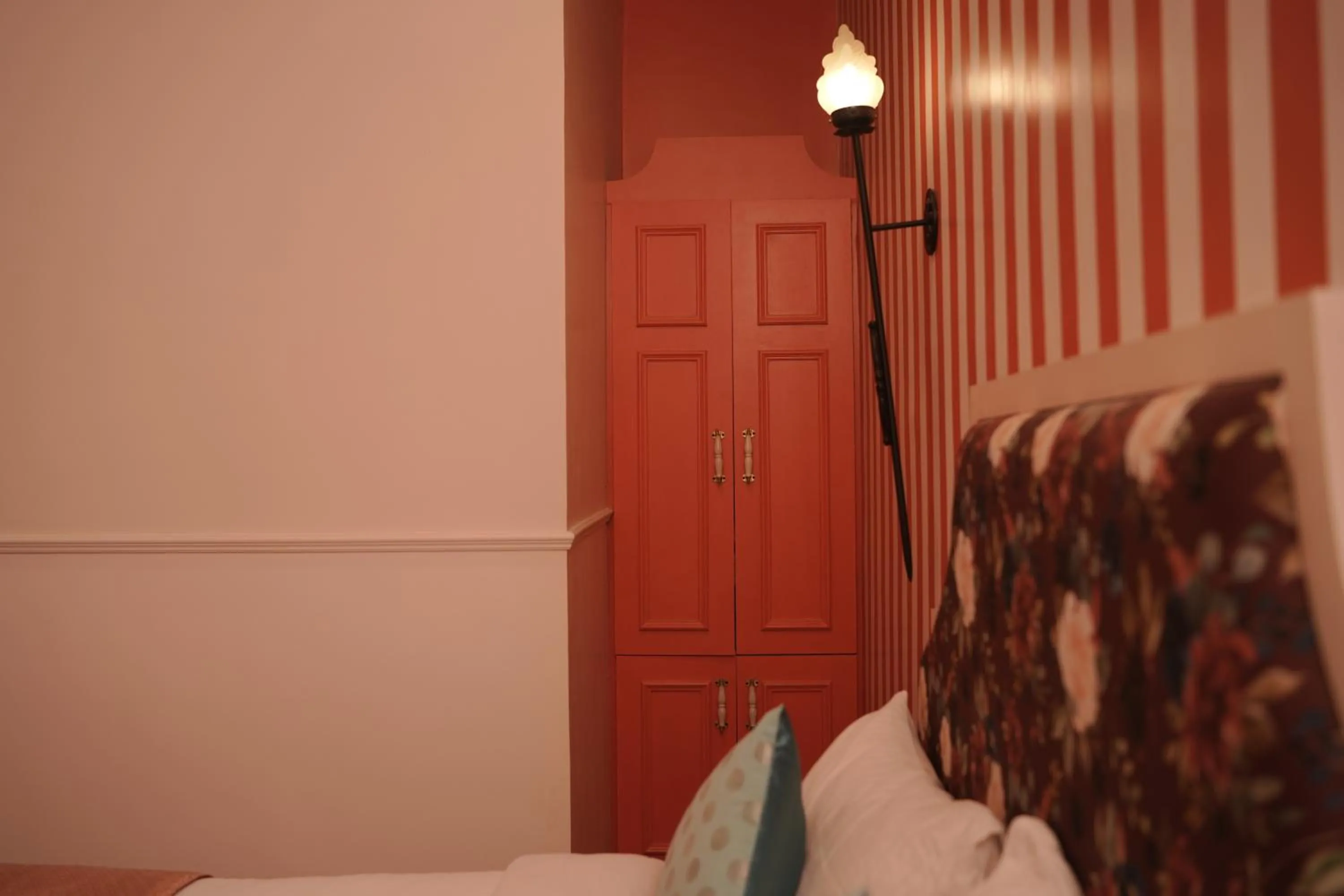 Photo of the whole room, Bed in Artistik Abode by Stay Banaras