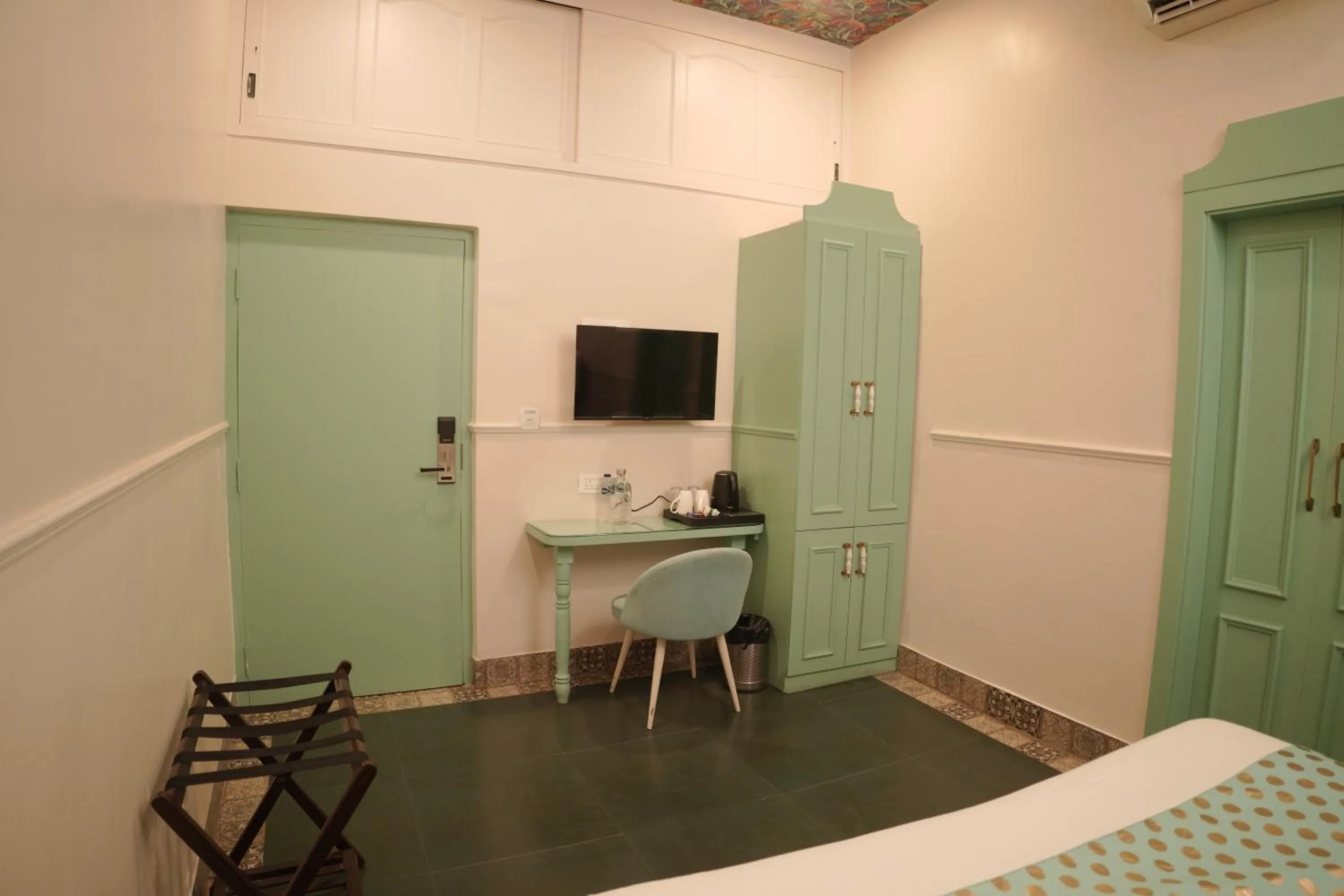 Photo of the whole room, Bed in Artistik Abode by Stay Banaras