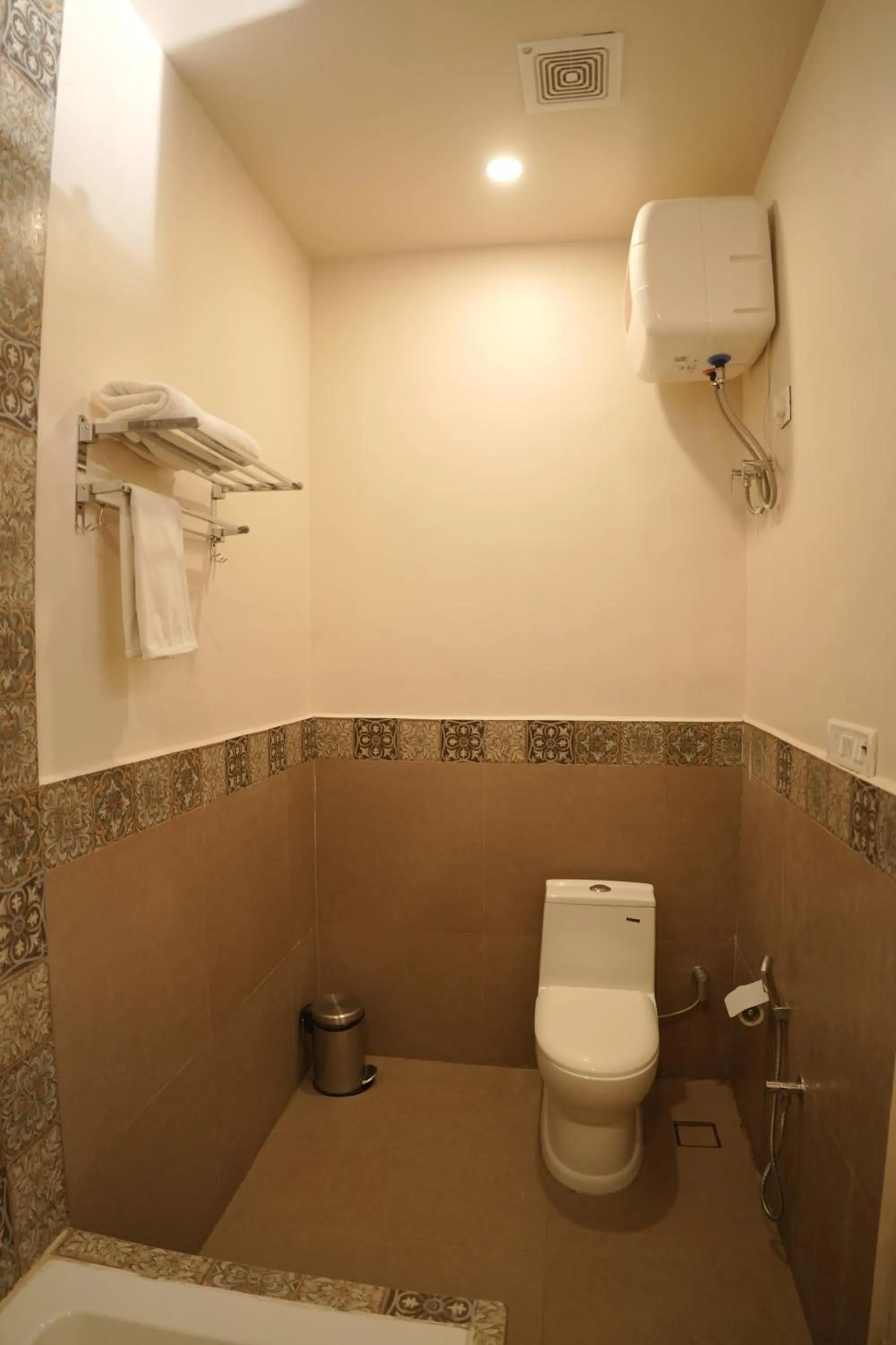 Toilet in Artistik Abode by Stay Banaras