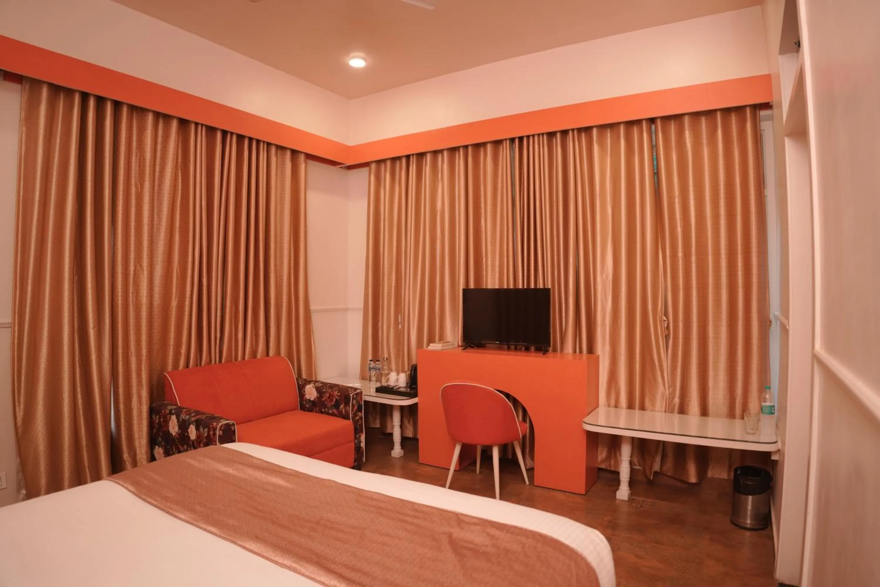 Living room, Bed in Artistik Abode by Stay Banaras