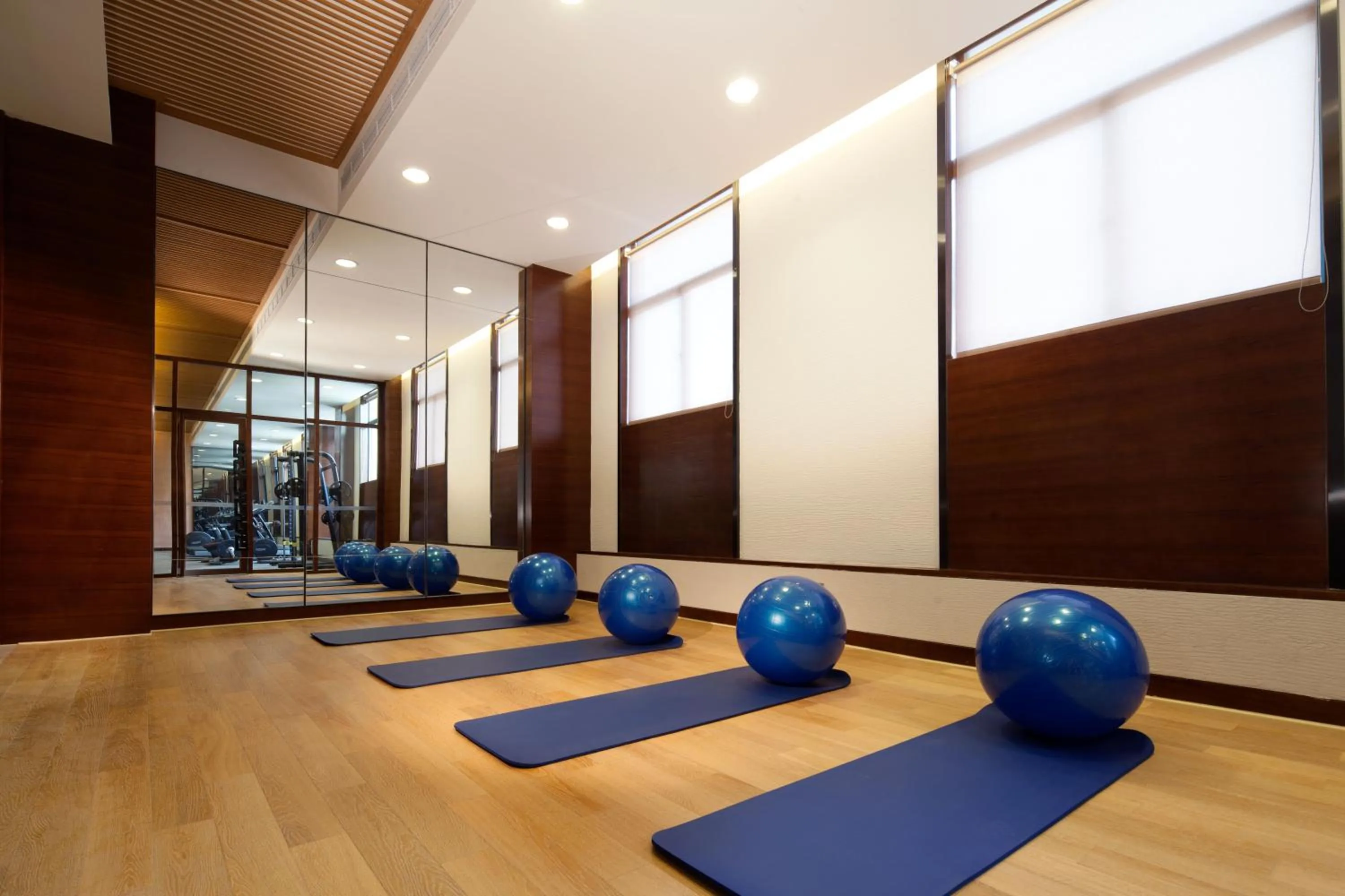 Fitness centre/facilities in Cheery Dragon Canal Hotel Hangzhou - Intangible Cultural Heritage Hotel