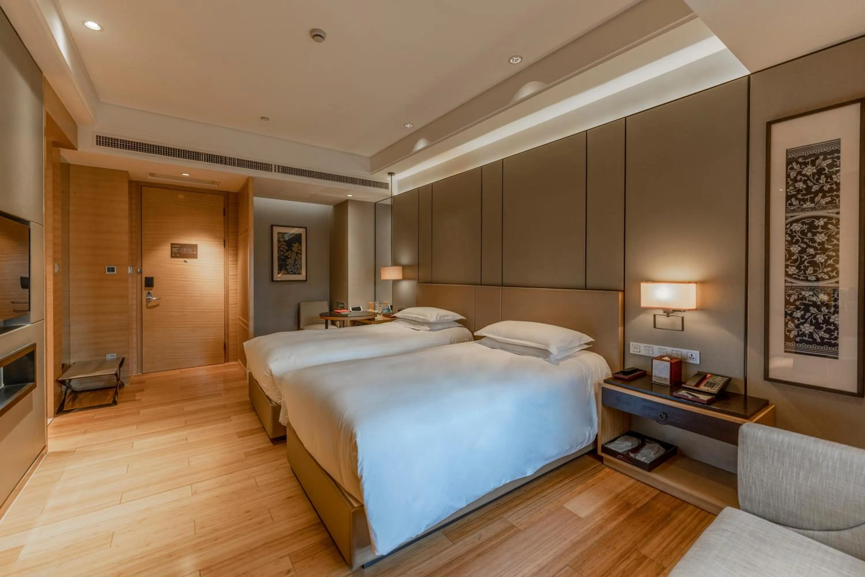 Bed in Cheery Dragon Canal Hotel Hangzhou - Intangible Cultural Heritage Hotel