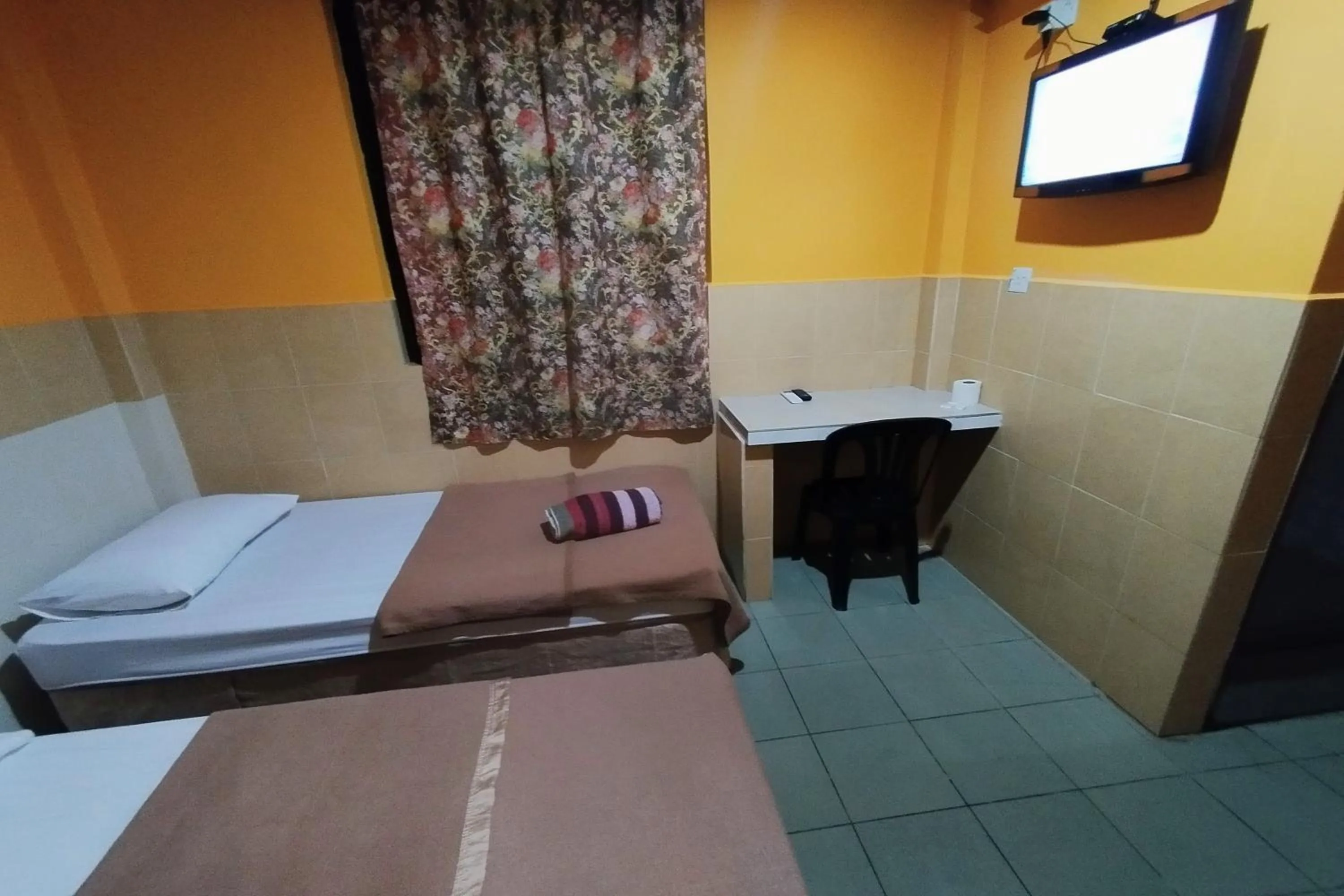 Photo of the whole room, Bed in 98 Inn BilikXpert at Chow Kit