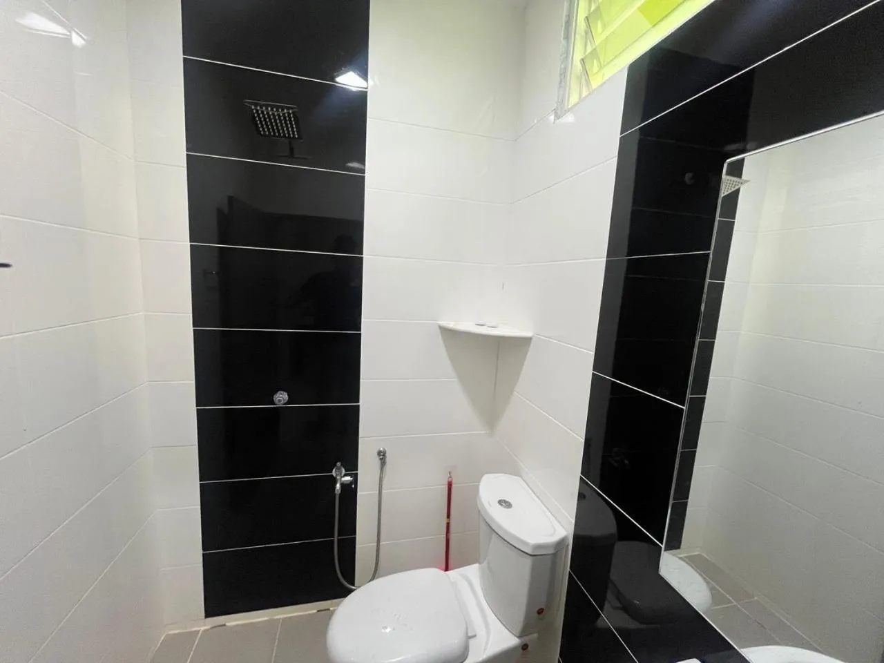 Bathroom in OYO 91220 D Inai Roomstay