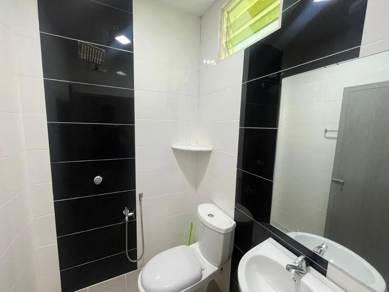 Bathroom in OYO 91220 D Inai Roomstay