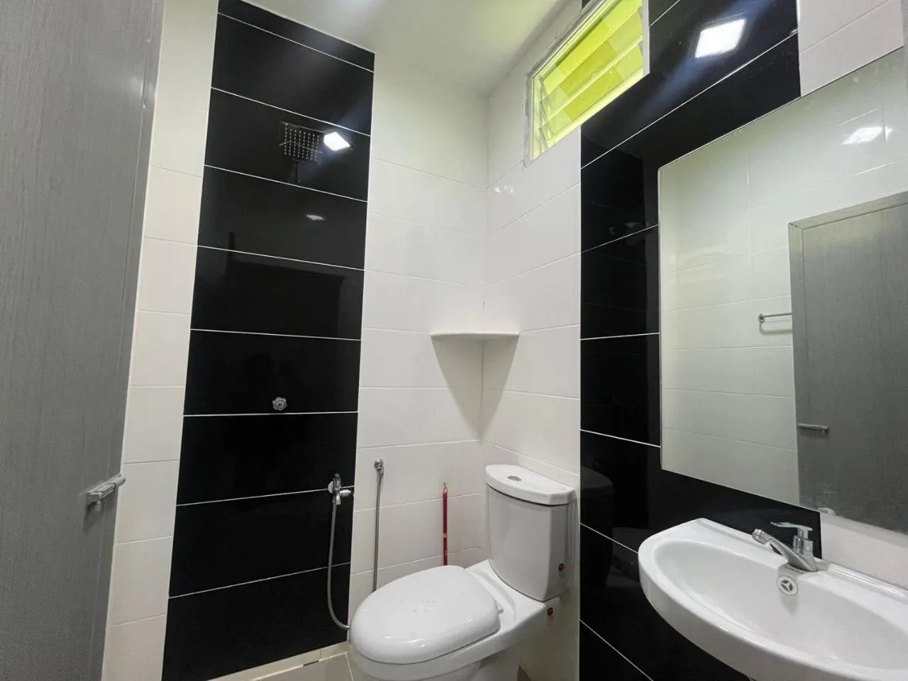 Bathroom in OYO 91220 D Inai Roomstay