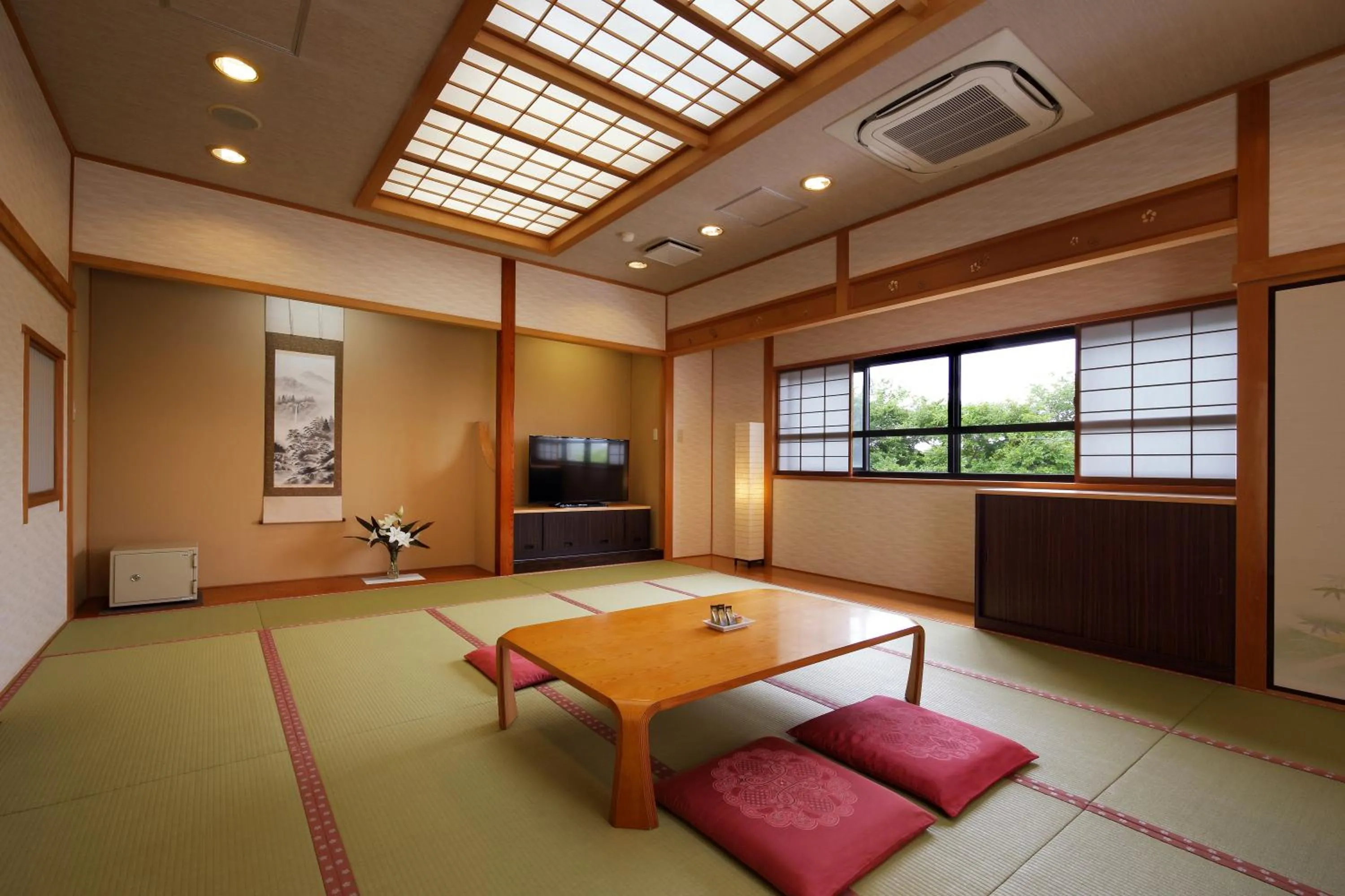 Photo of the whole room in Senri no Kaze