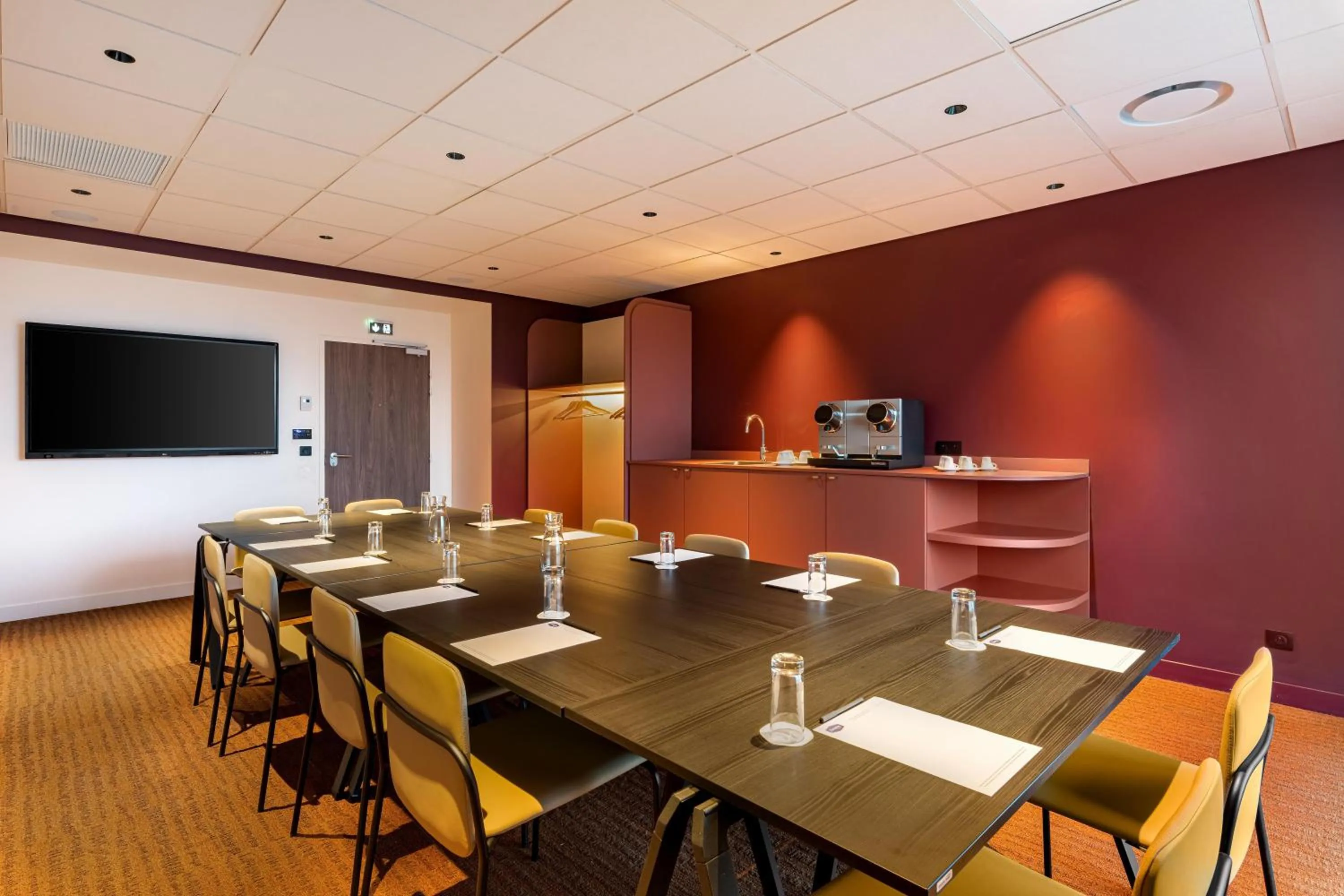 Meeting/conference room in Hampton by Hilton Bordeaux Merignac Airport