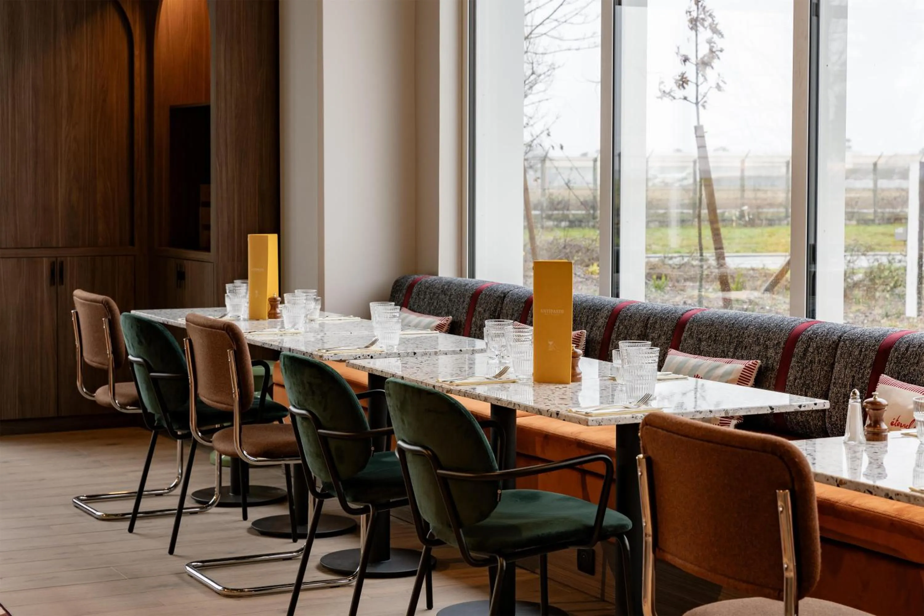 Restaurant/places to eat in Hampton by Hilton Bordeaux Merignac Airport