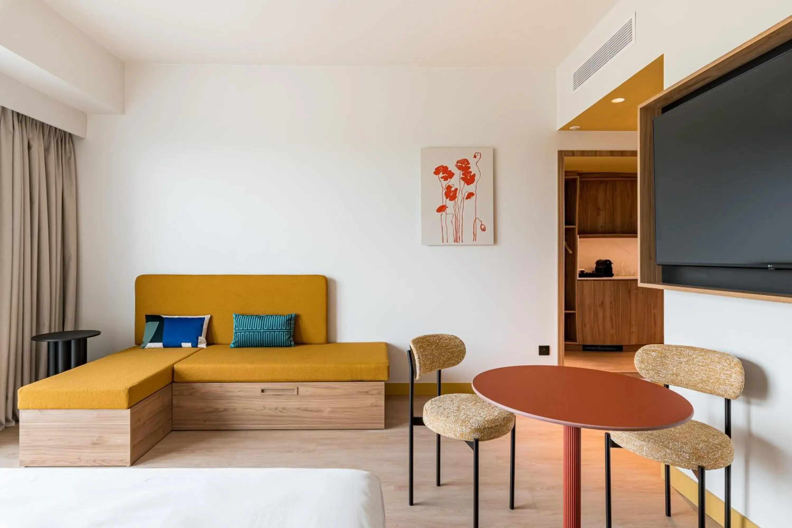 King Studio with Sofa Bed in Hampton by Hilton Bordeaux Merignac Airport King Studio with Sofa Bed in Hampton by Hilton Bordeaux Merignac Airport