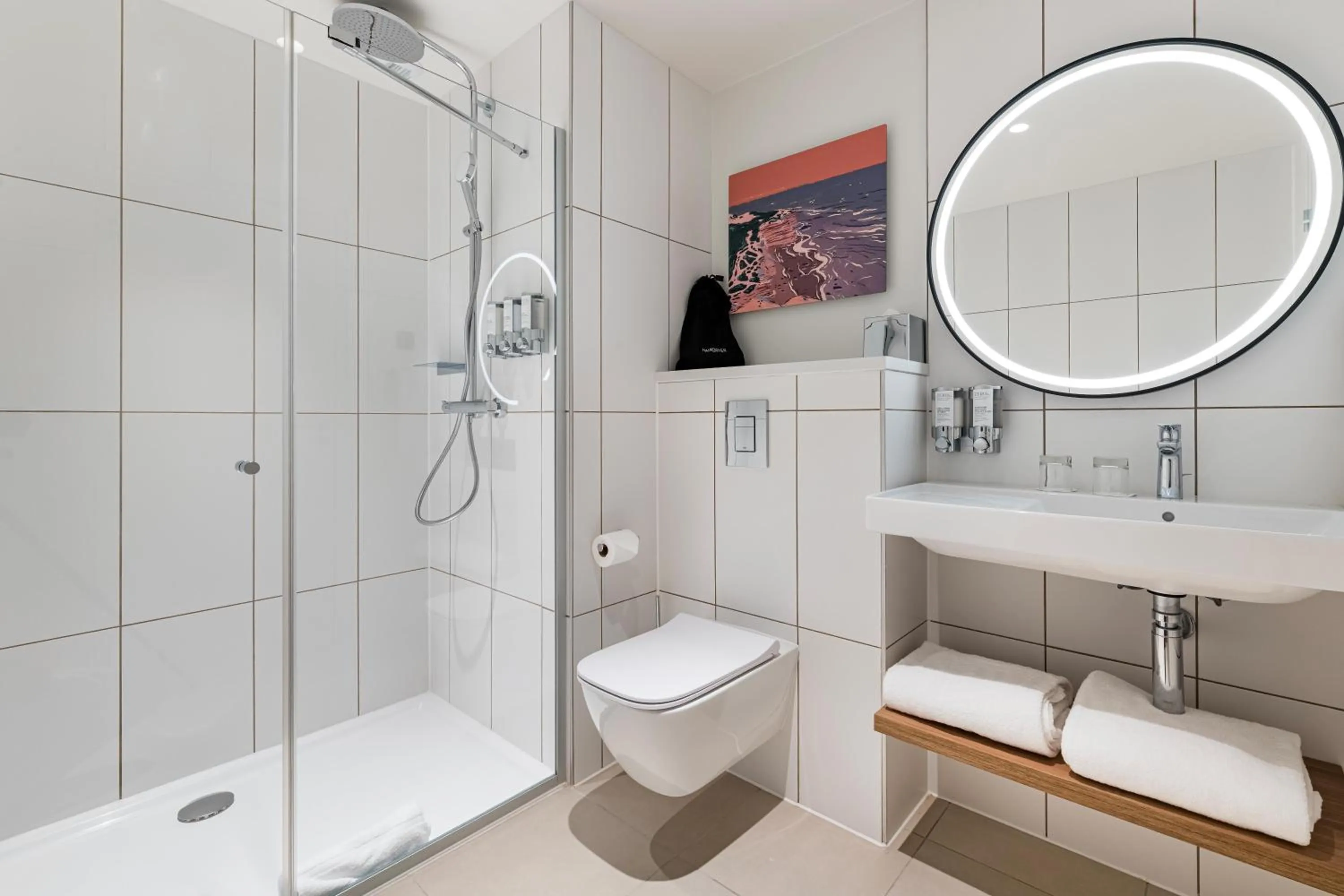 Bathroom in Hampton by Hilton Bordeaux Merignac Airport