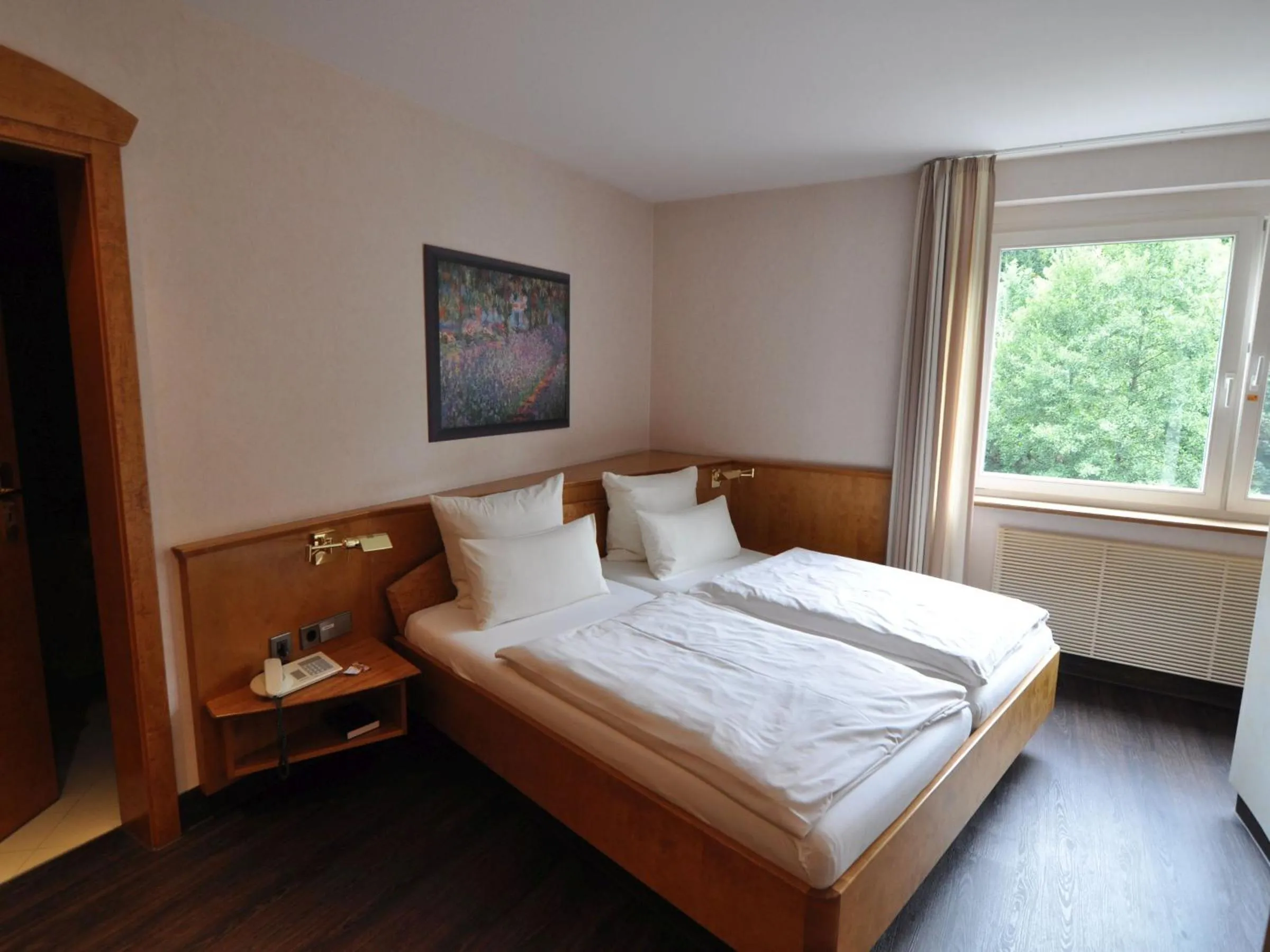 Bed in Landhotel Pfrondorfer Mühle