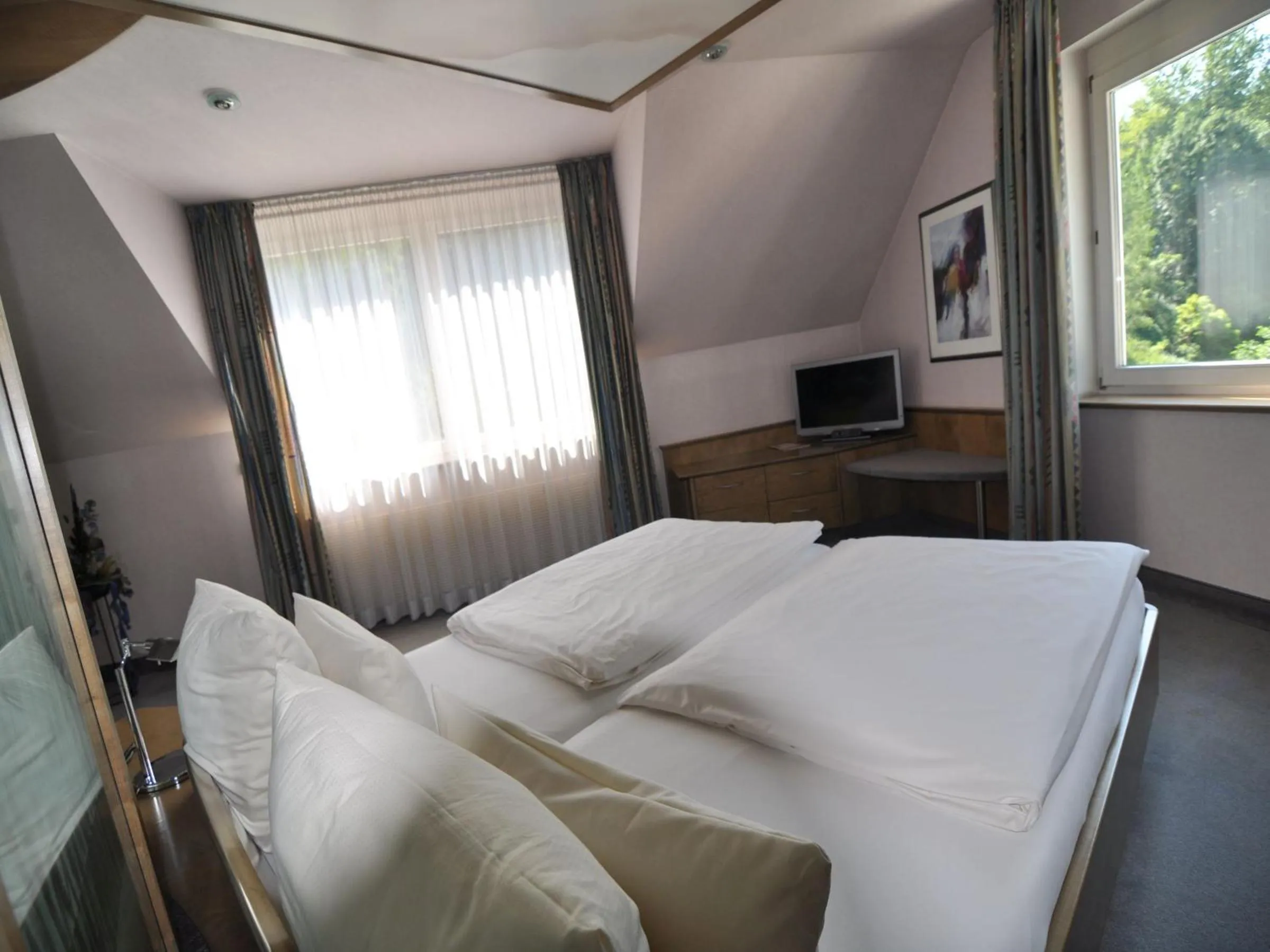 Bed in Landhotel Pfrondorfer Mühle