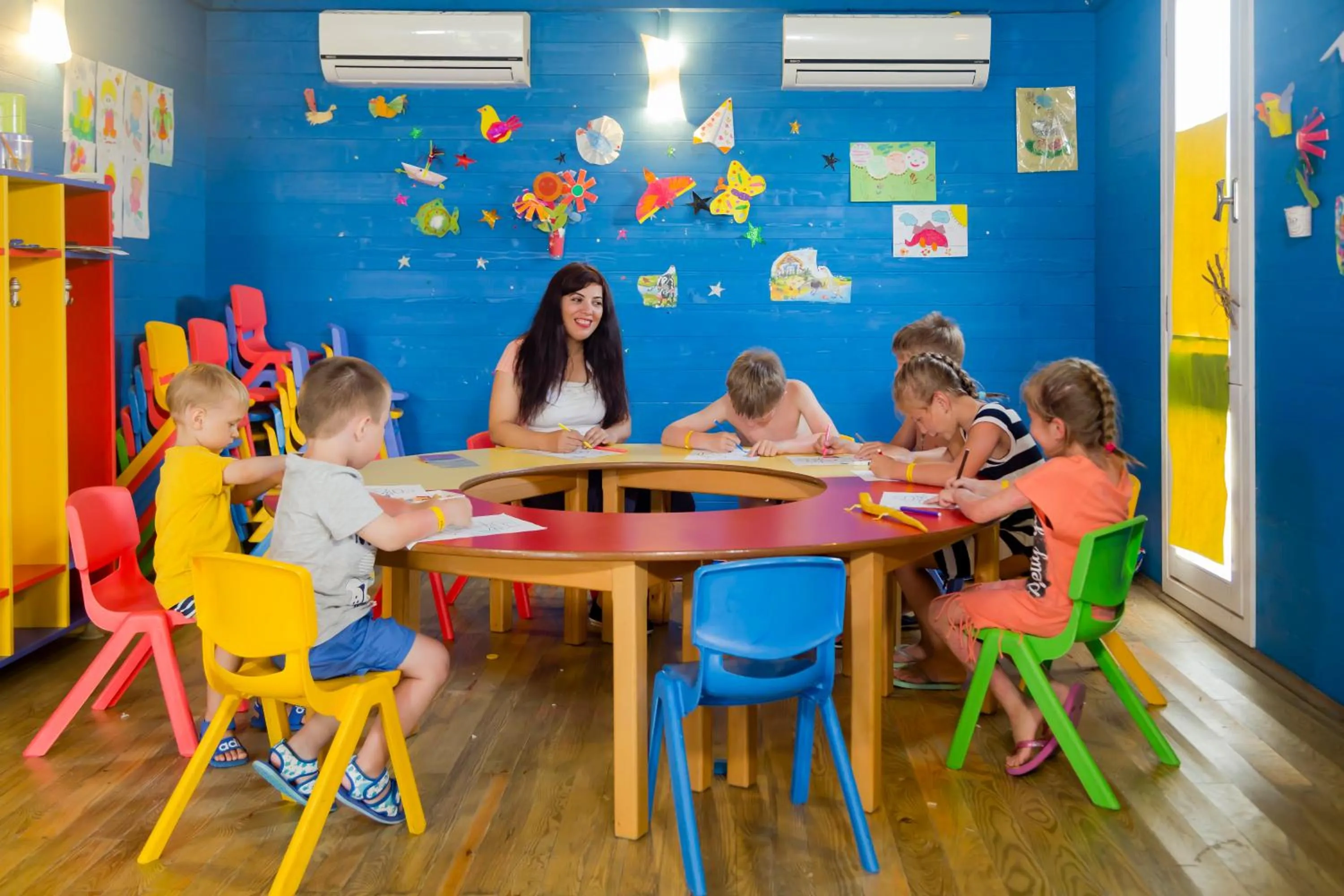 People in Side Crown Serenity Ultra All Inclusive