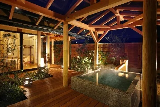 Hot Spring Bath in Hanashibuki