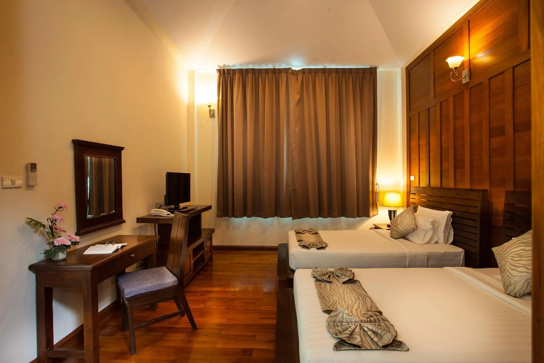 Photo of the whole room, Bed in Pattra Vill Resort