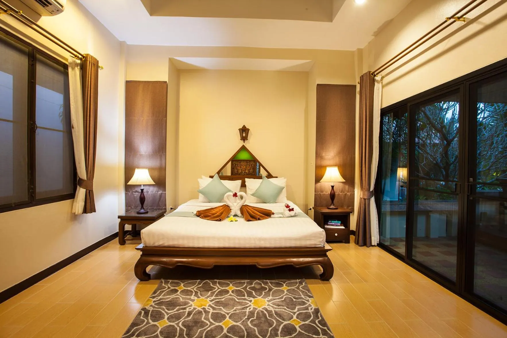 Balcony/Terrace, Bed in Pattra Vill Resort