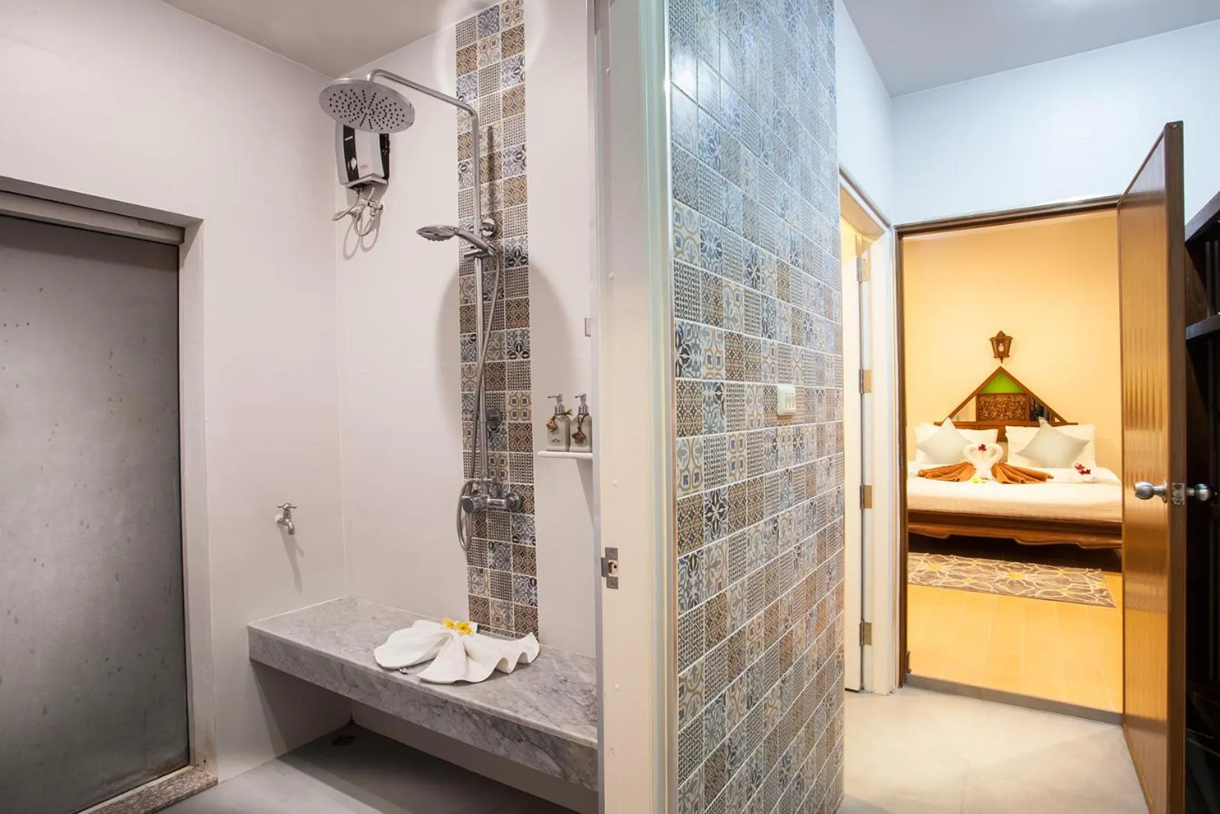 Bathroom, Bed in Pattra Vill Resort