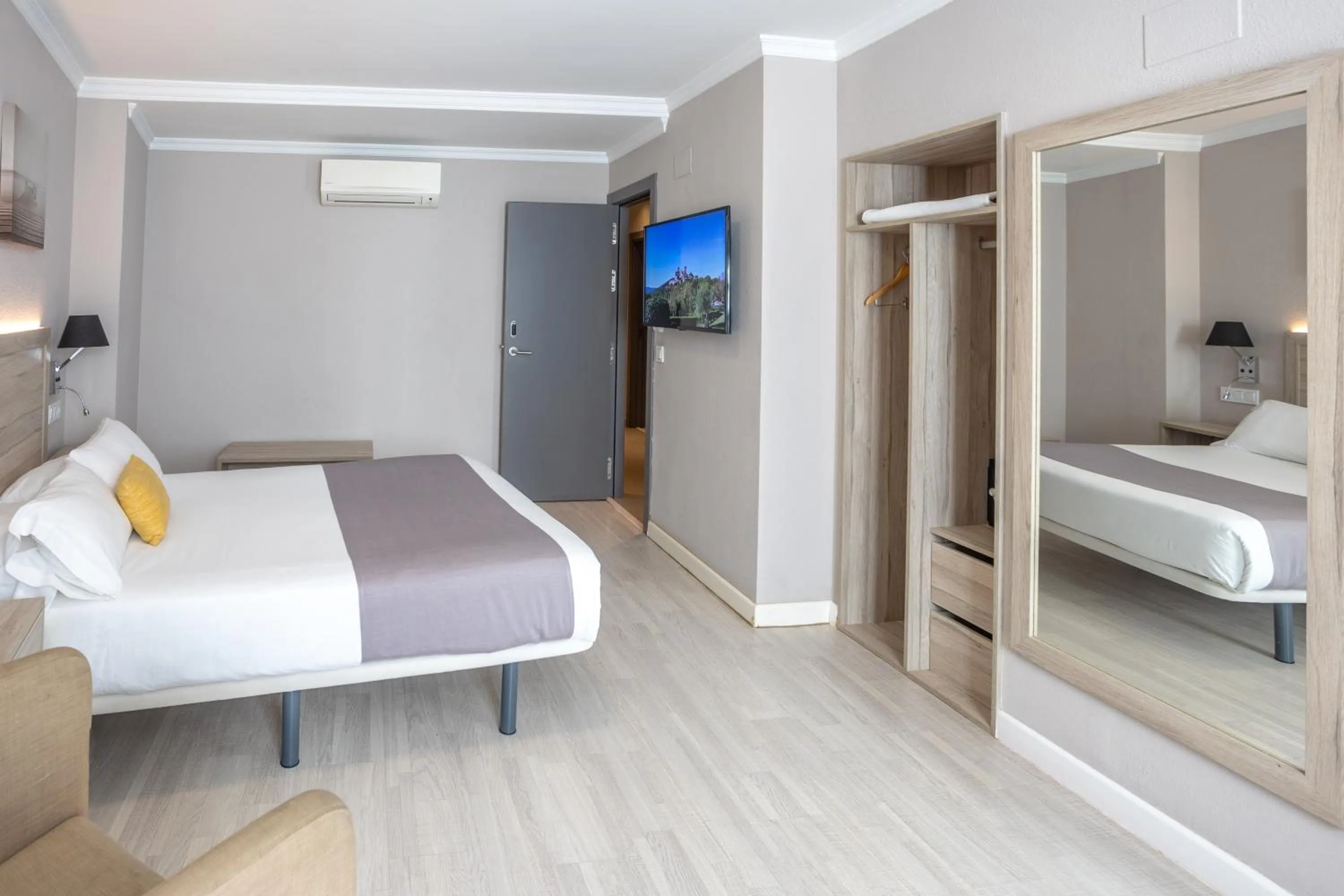 Bedroom, Bed in Hotel Villa de Verín