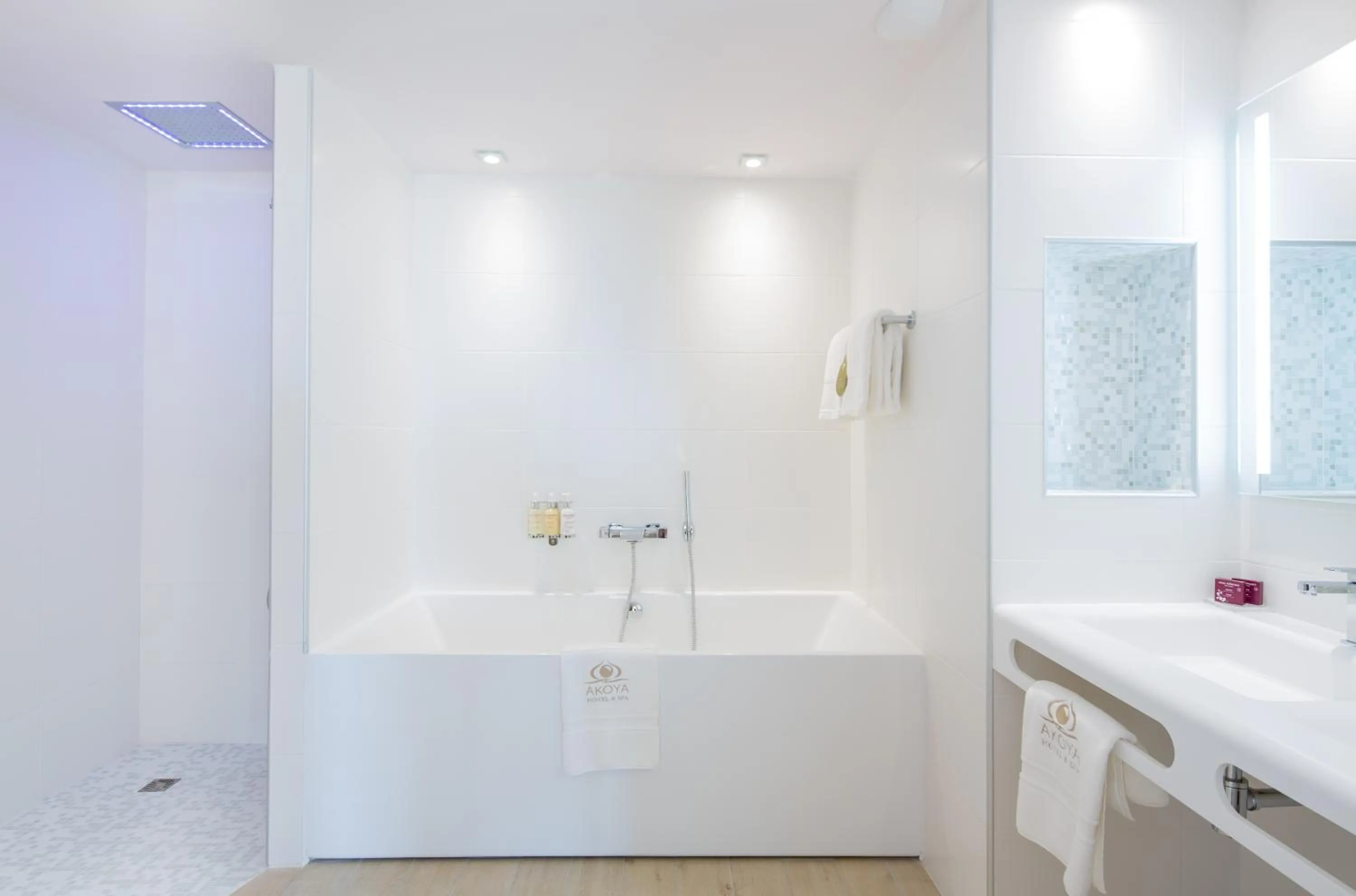 Shower in Akoya Hotel & Spa