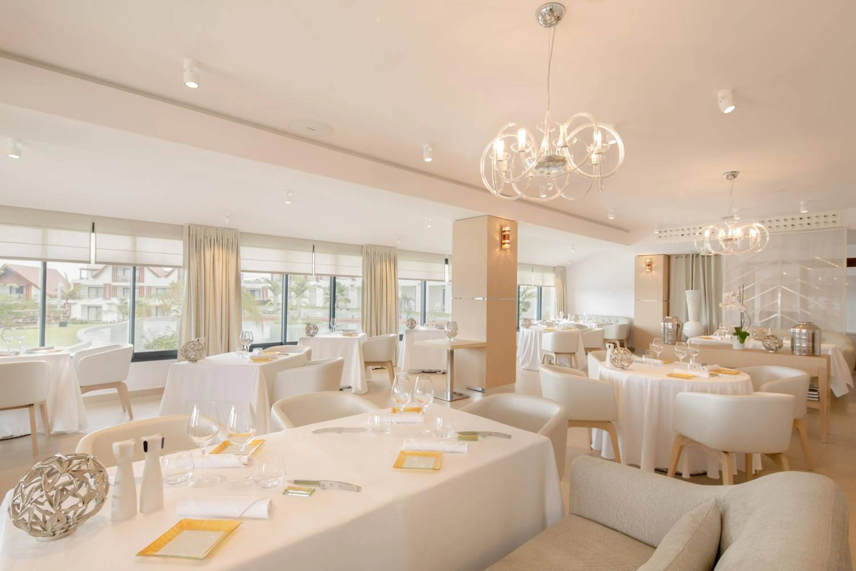 Restaurant/places to eat in Akoya Hotel & Spa