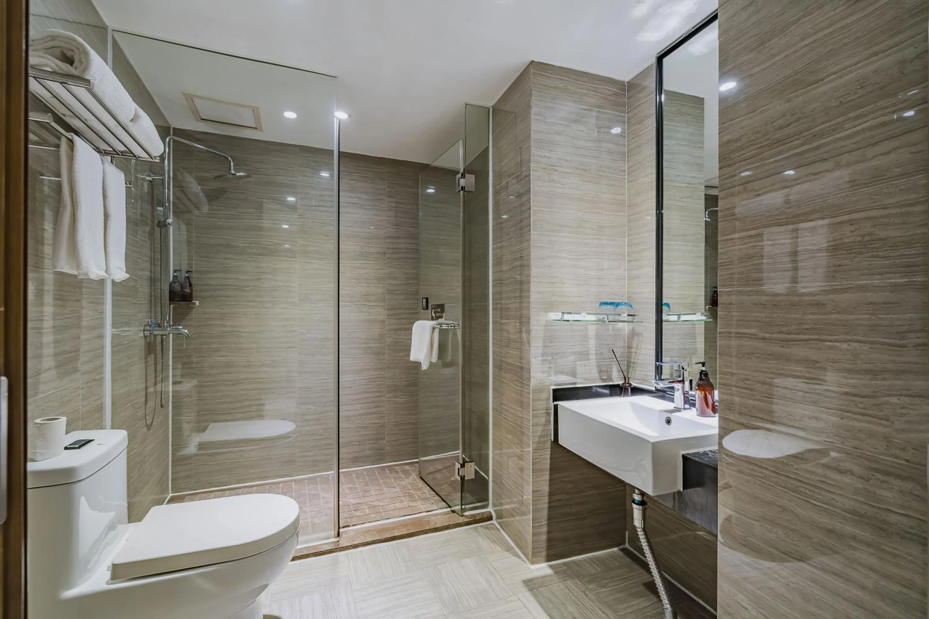 Toilet in Insail Hotels (Pazhou Exhibition Center KeCun Metro Station Dunhe Road Branch Guangzhou)